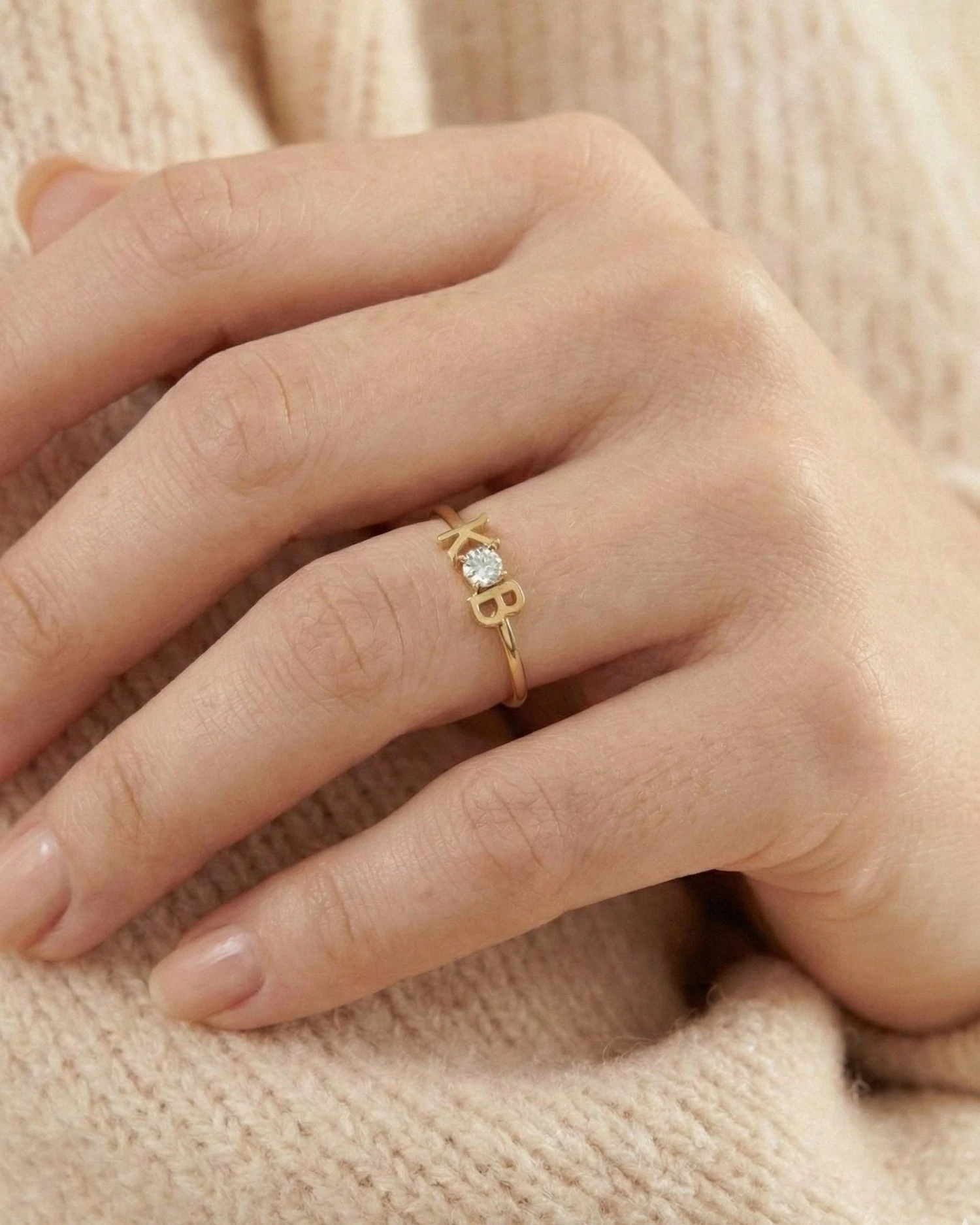 Harfli Tek Taş 14 Ayar Altın Yüzük