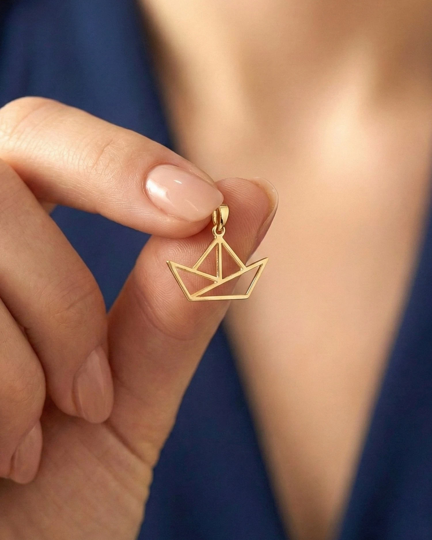 Sade Küçük Gemi Figürü 14 Ayar Altın Kolye Ucu