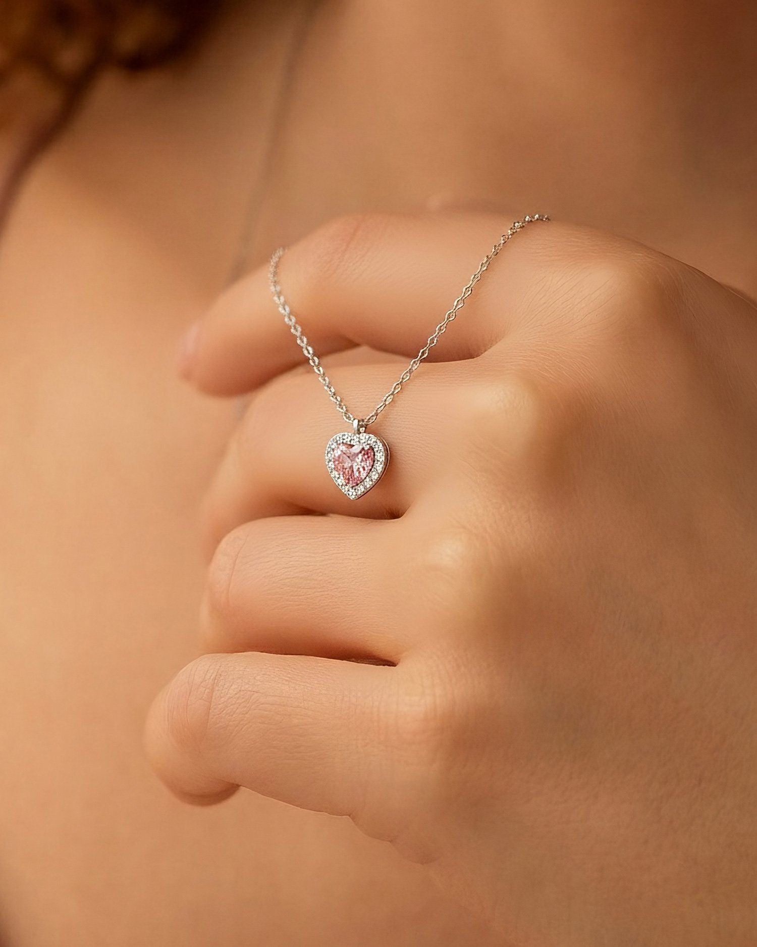 Pembe Kalp Taşlı Pırlanta Görünümlü Beyaz Gümüş Kolye