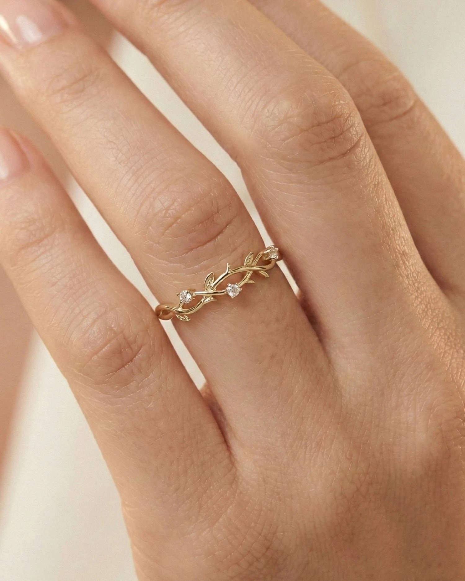 Zarif Gül Dalı 14 Ayar Altın Yüzük