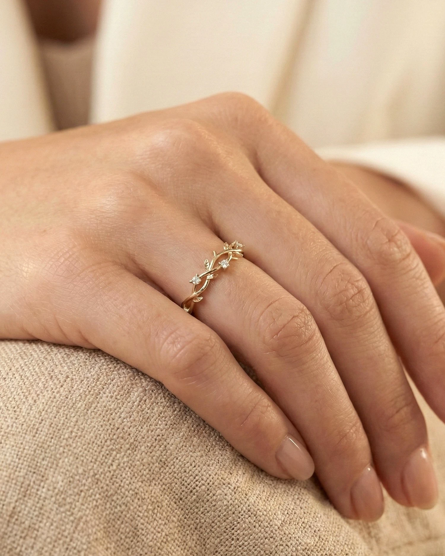 Zarif Gül Dalı 14 Ayar Altın Yüzük