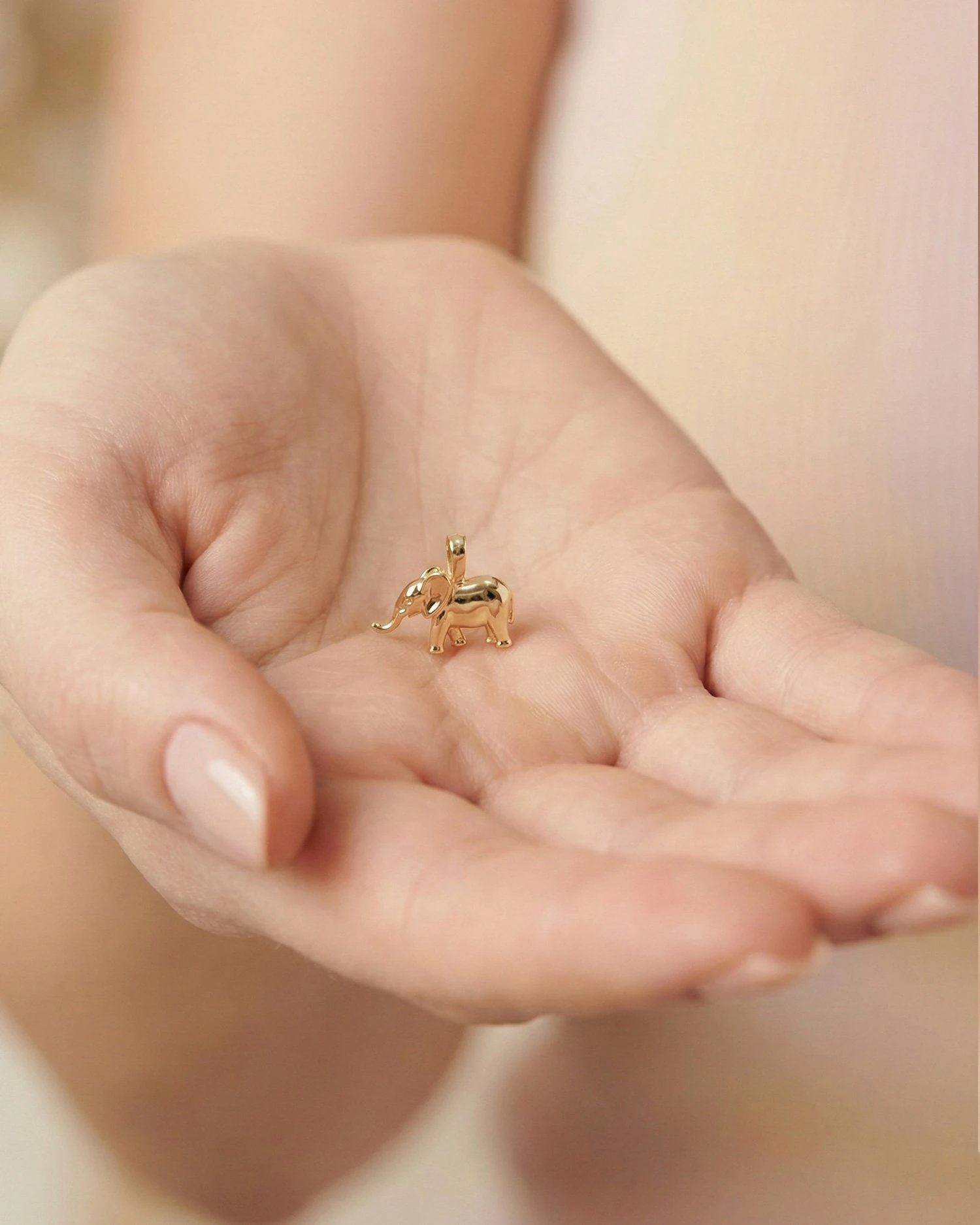 Üç Boyutlu Sade Minik Fil 14 Ayar Altın Kolye Ucu