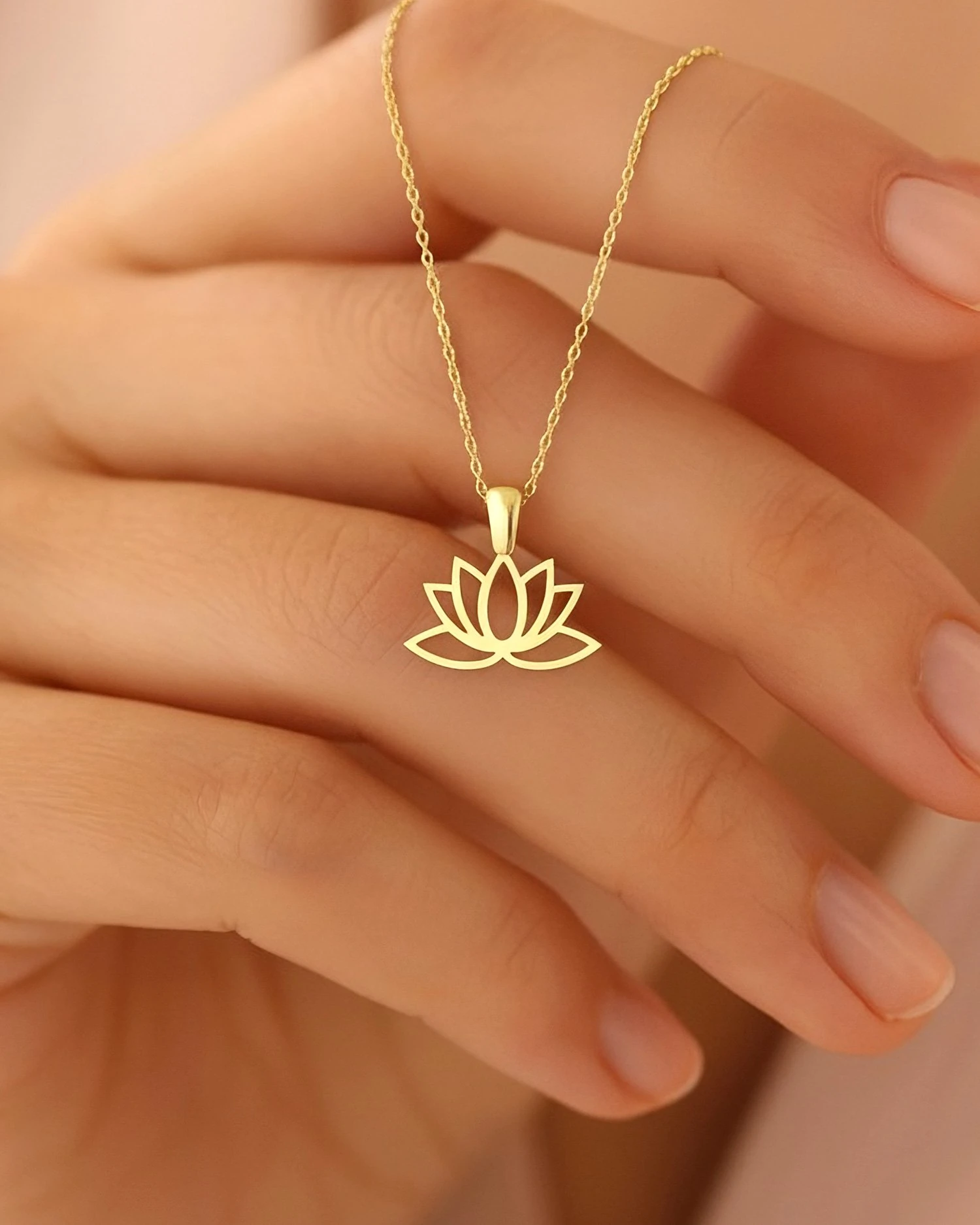 Sade Küçük Lotus Çiçeği 14 Ayar Altın Kolye