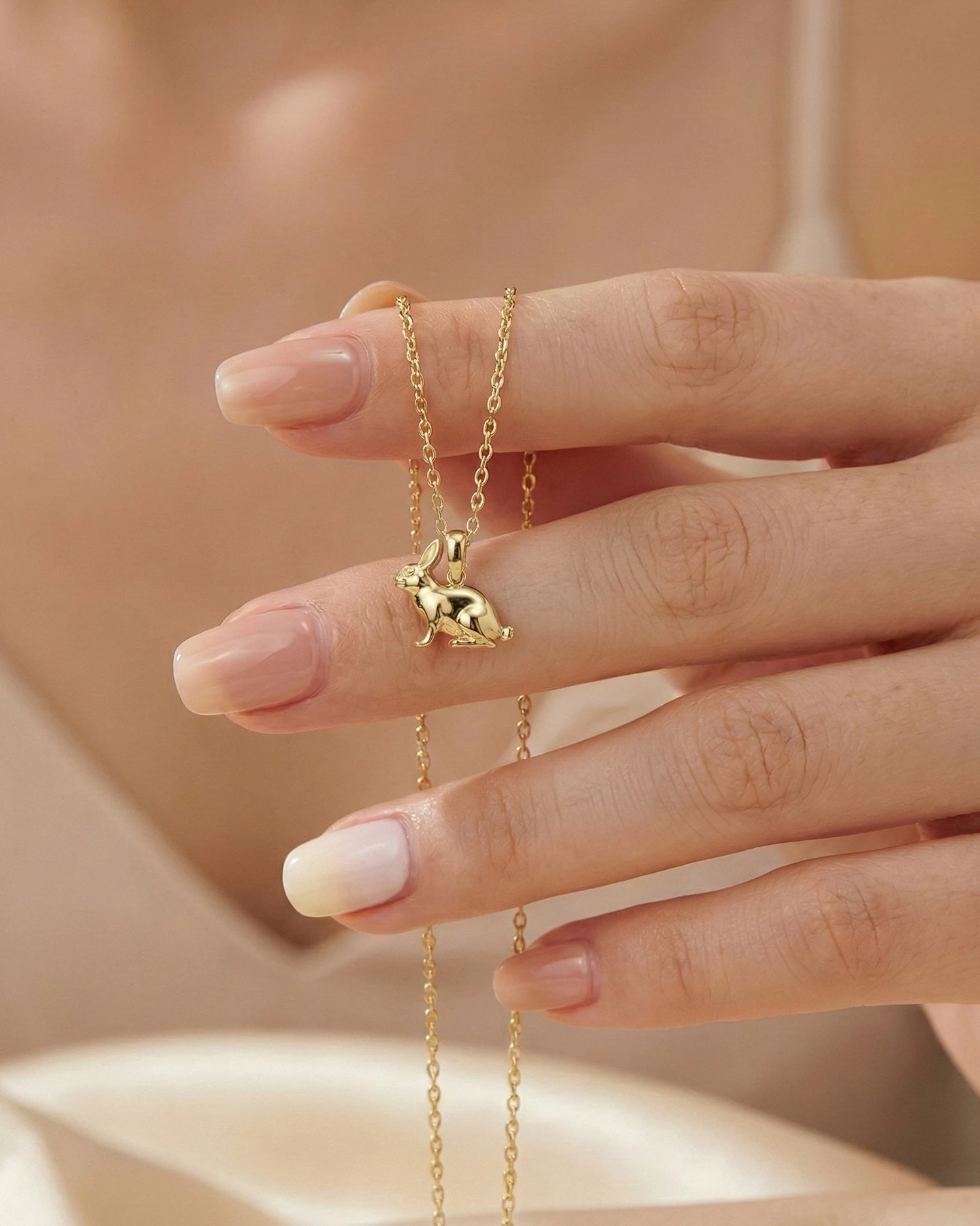 Üç Boyutlu Sade Minik Tavşan 14 Ayar Altın Kolye