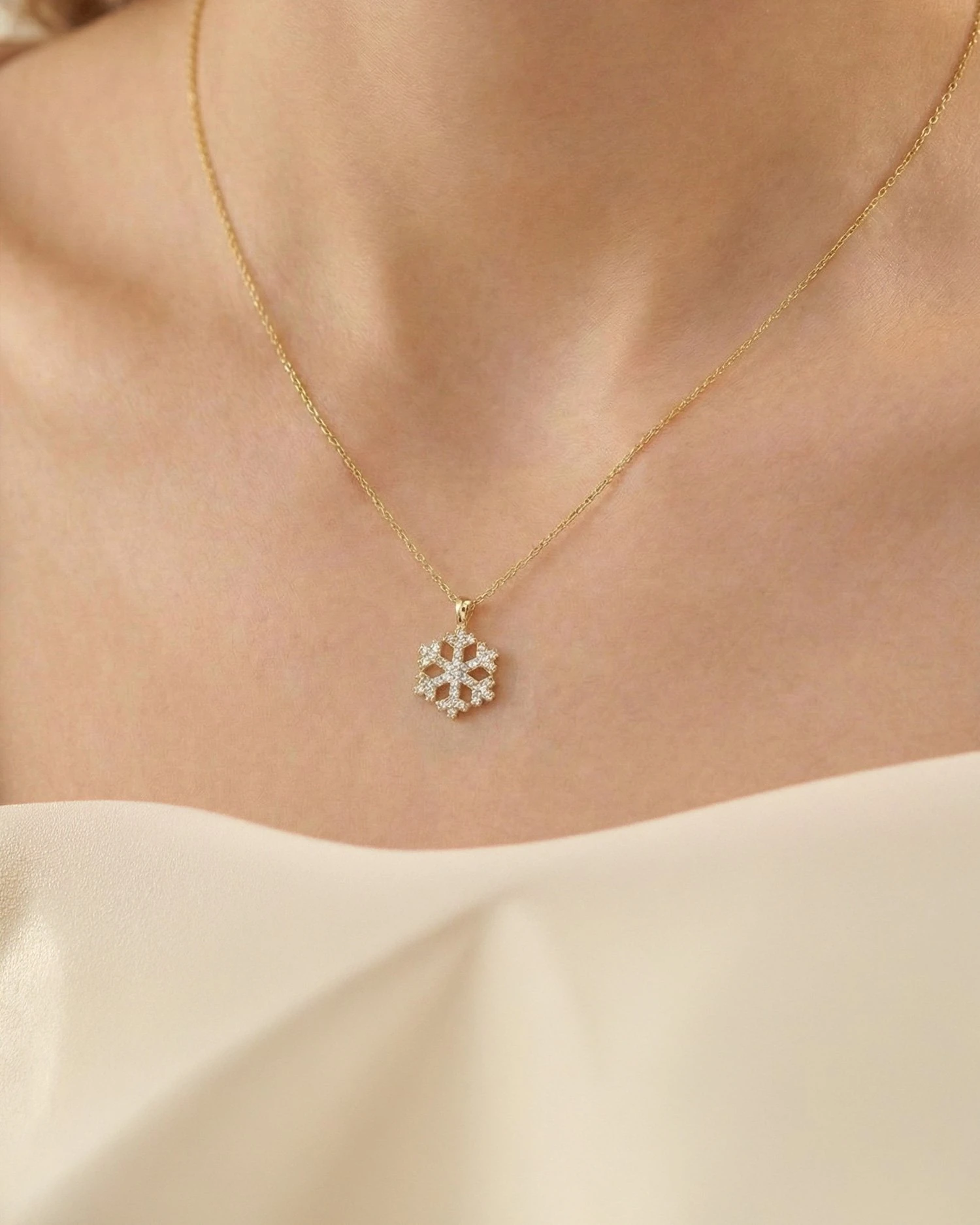 Kar Tanesi 14 Ayar Altın Kolye