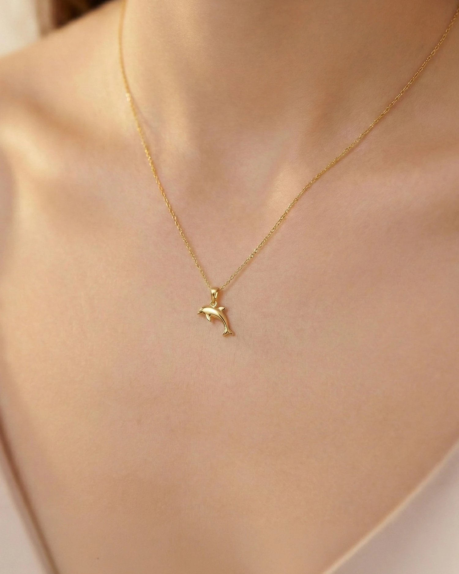 Üç Boyutlu Sade Minik Yunus 14 Ayar Altın Kolye