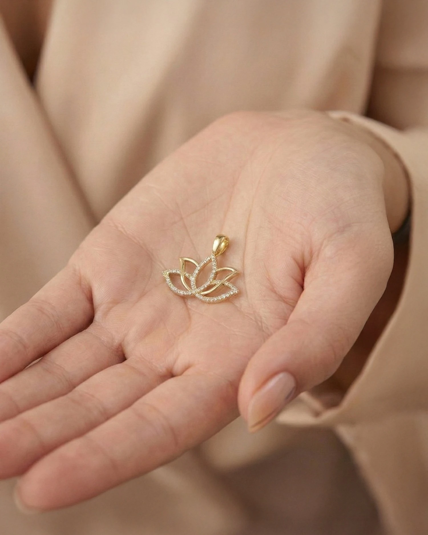 Taşlı Lotus Çiçeği 14 Ayar Altın Kolye Ucu