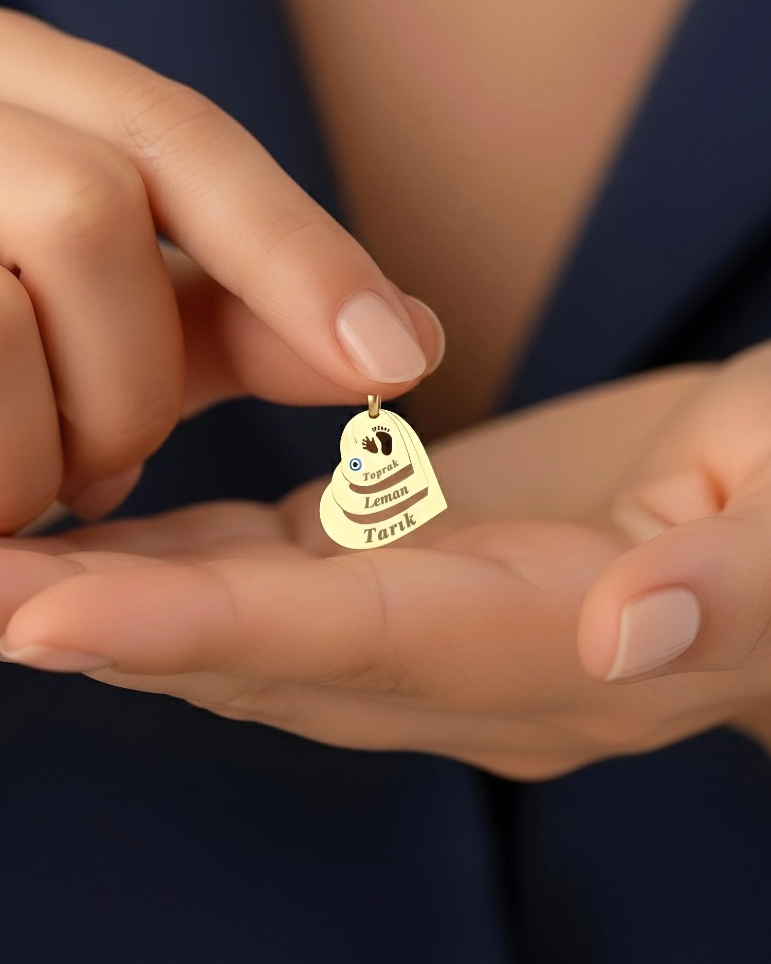 Üçlü İsimli Ayak İzi Kalpler 14 Ayar Altın Kolye Ucu