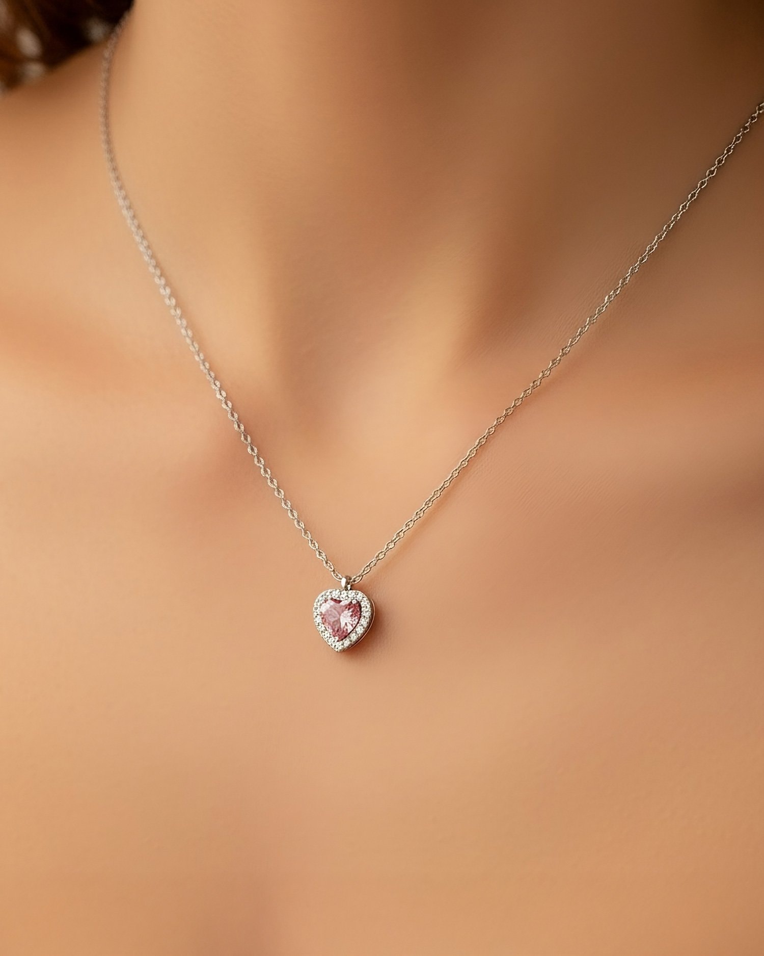 Pembe Kalp Taşlı Pırlanta Görünümlü Beyaz Gümüş Kolye