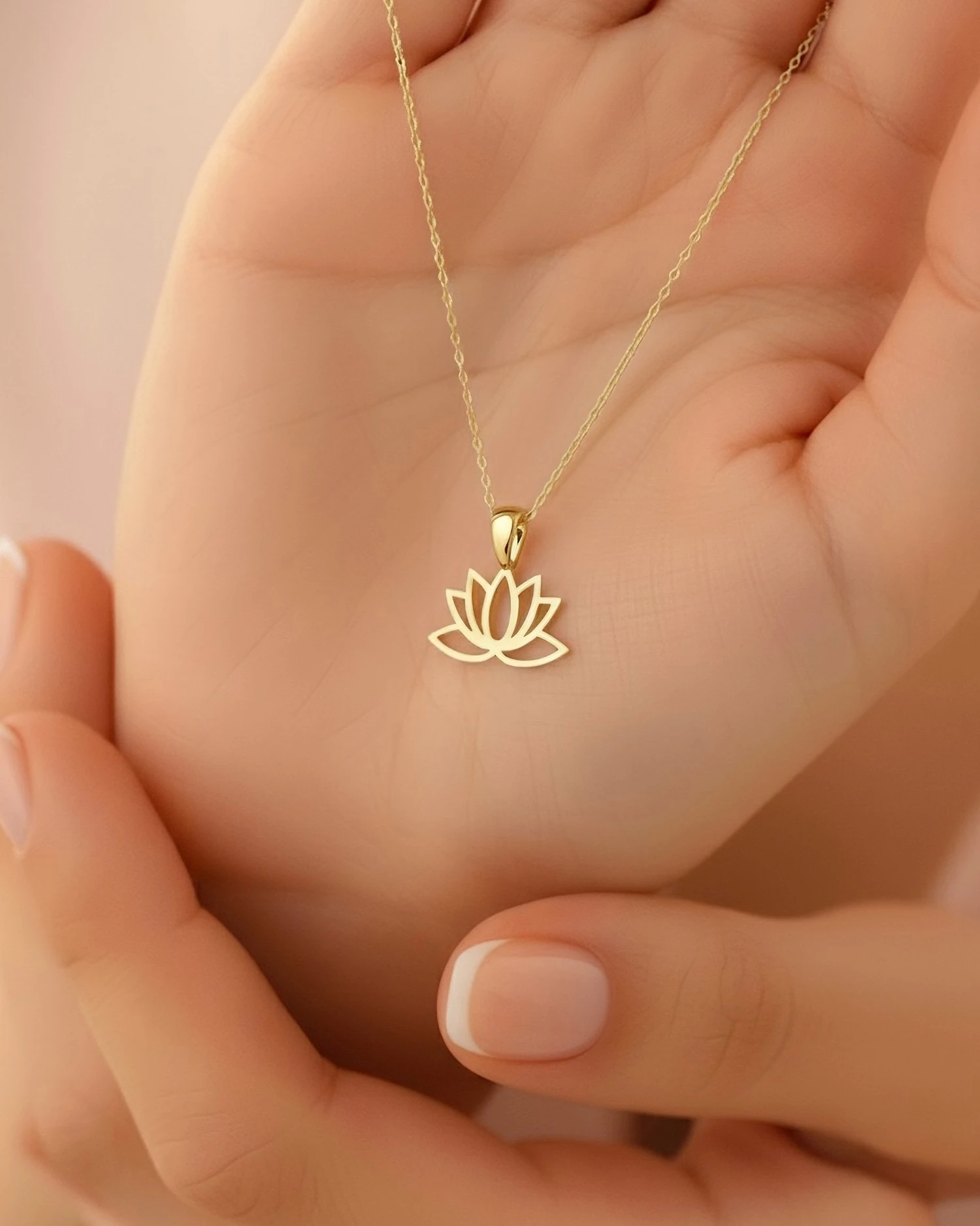 Sade Küçük Lotus Çiçeği 14 Ayar Altın Kolye