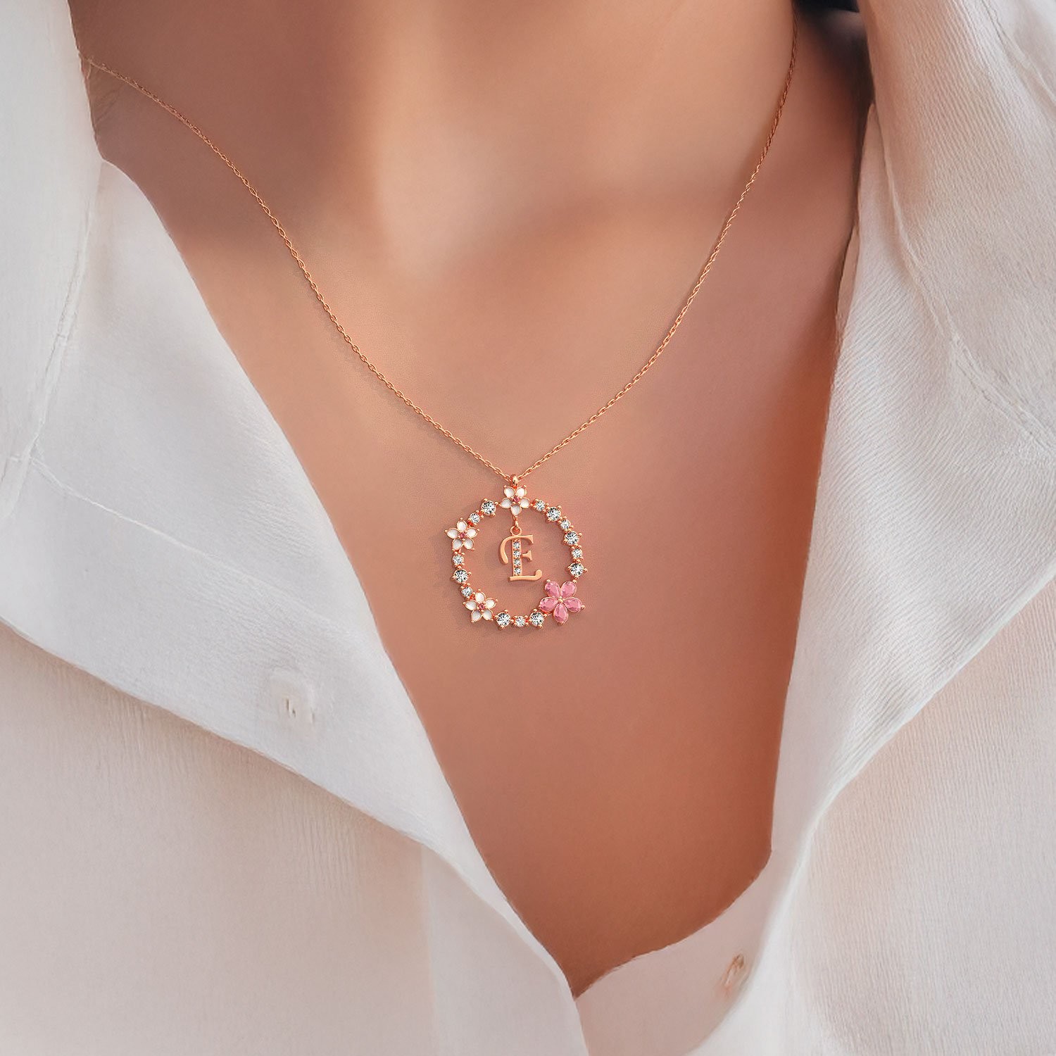Işıklı Kutuda Harfli Bahar Işıltısı Rose Gümüş Kolye