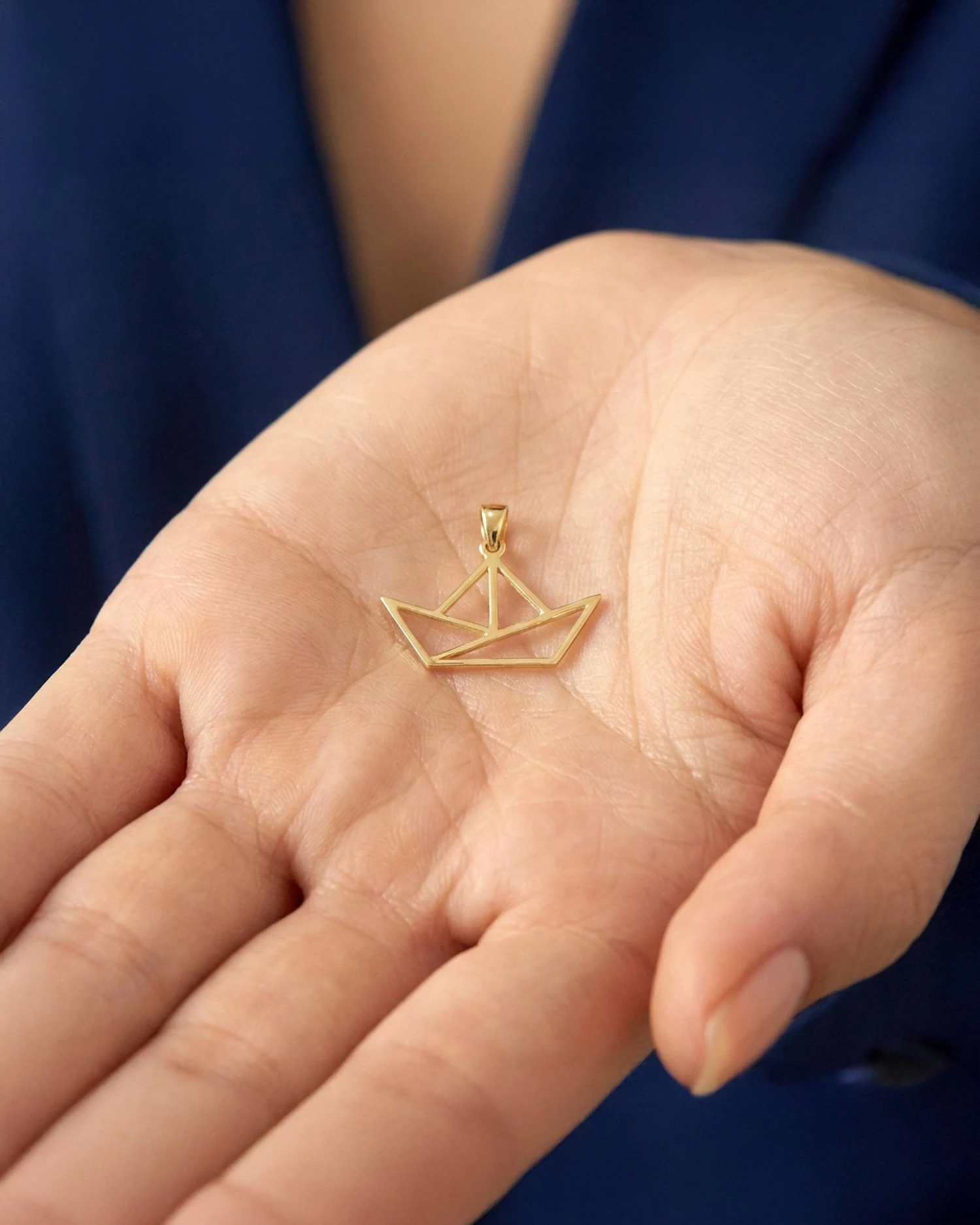 Sade Küçük Gemi Figürü 14 Ayar Altın Kolye Ucu