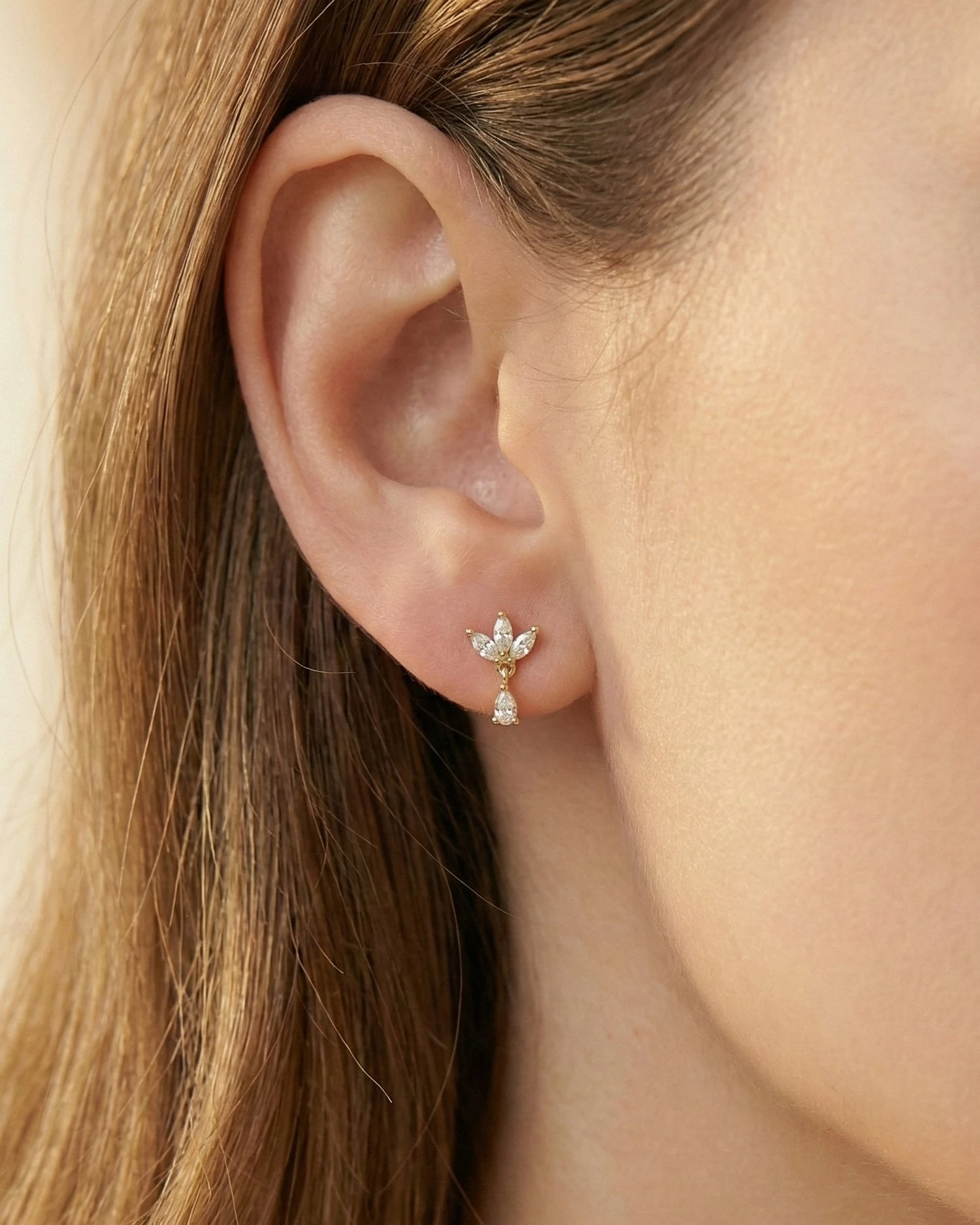 Damla Sallantılı Minik Üçlü Mekik 14 Ayar Altın Küpe