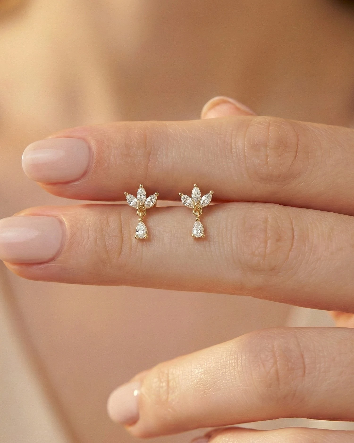 Damla Sallantılı Minik Üçlü Mekik 14 Ayar Altın Küpe