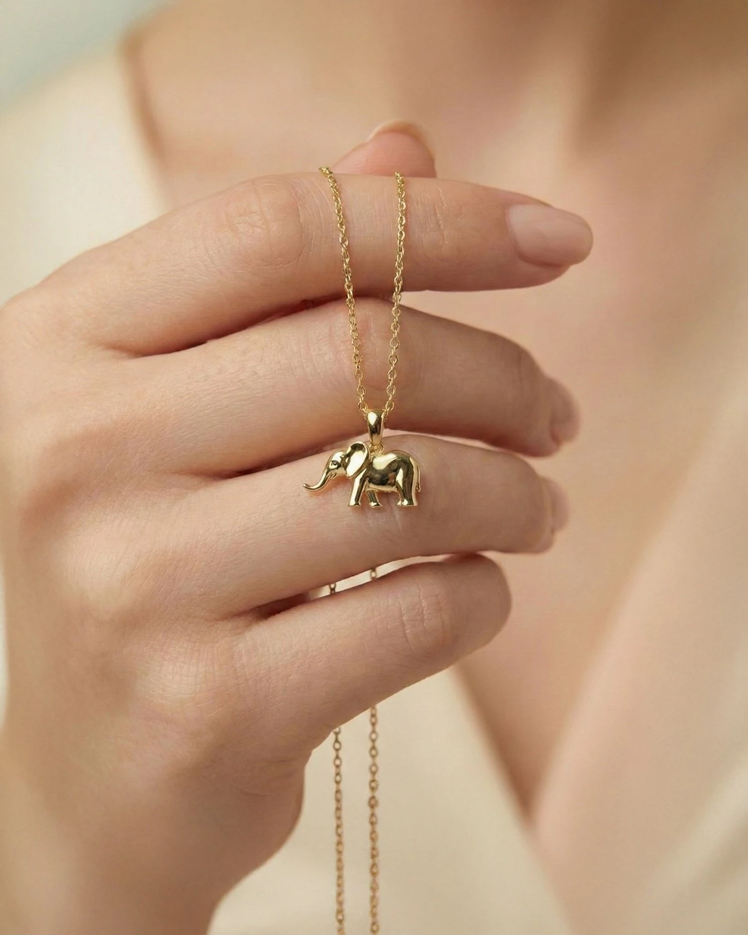 Üç Boyutlu Sade Minik Fil 14 Ayar Altın Kolye