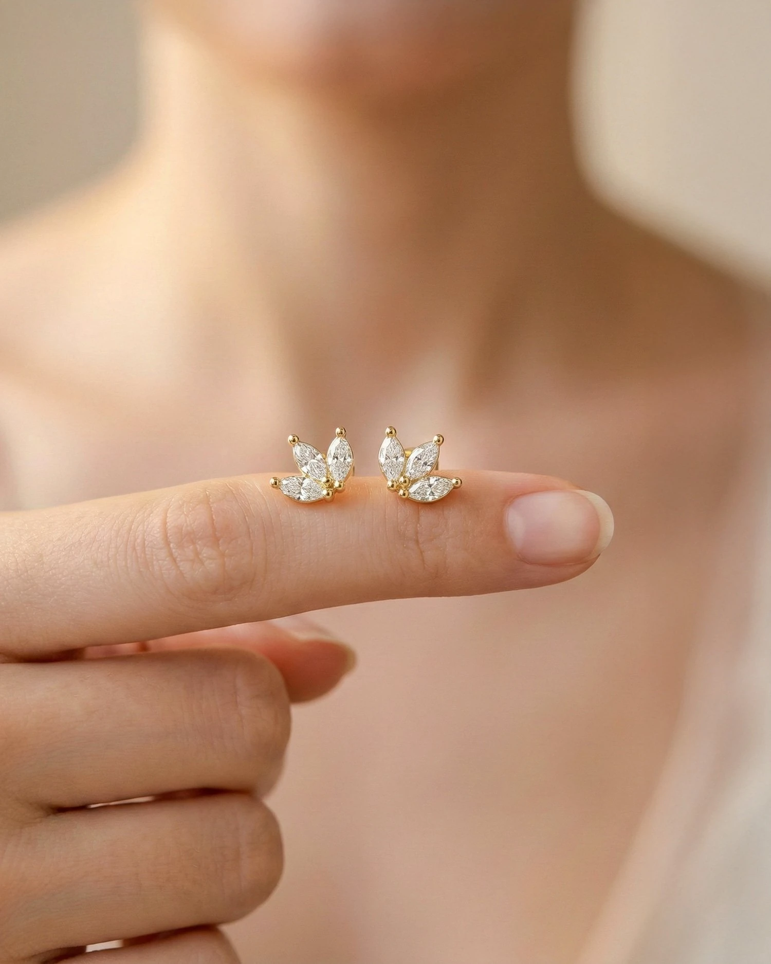 Minik Üçlü Mekik 14 Ayar Altın Küpe