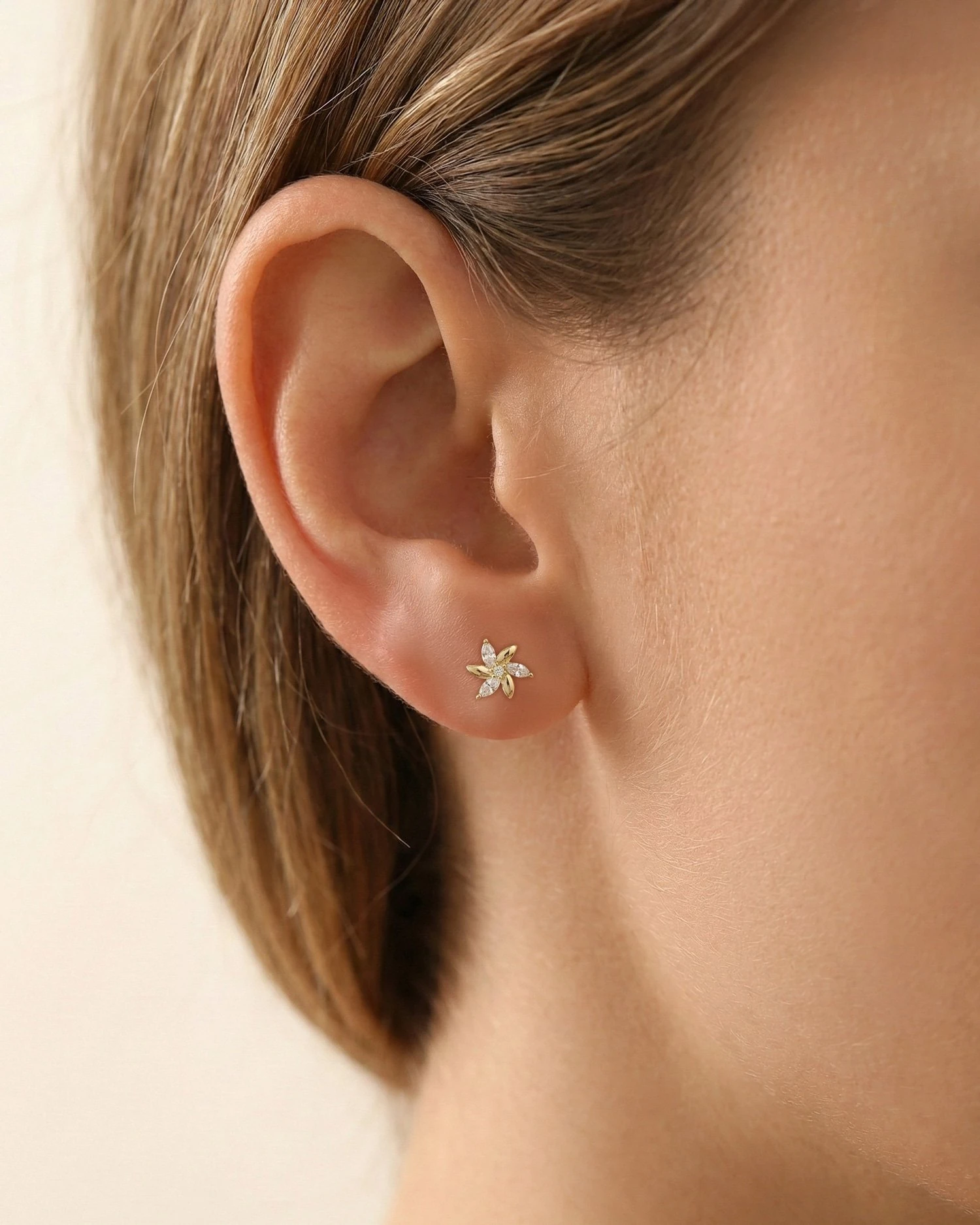 Minik Rüzgar Gülü 14 Ayar Altın Küpe