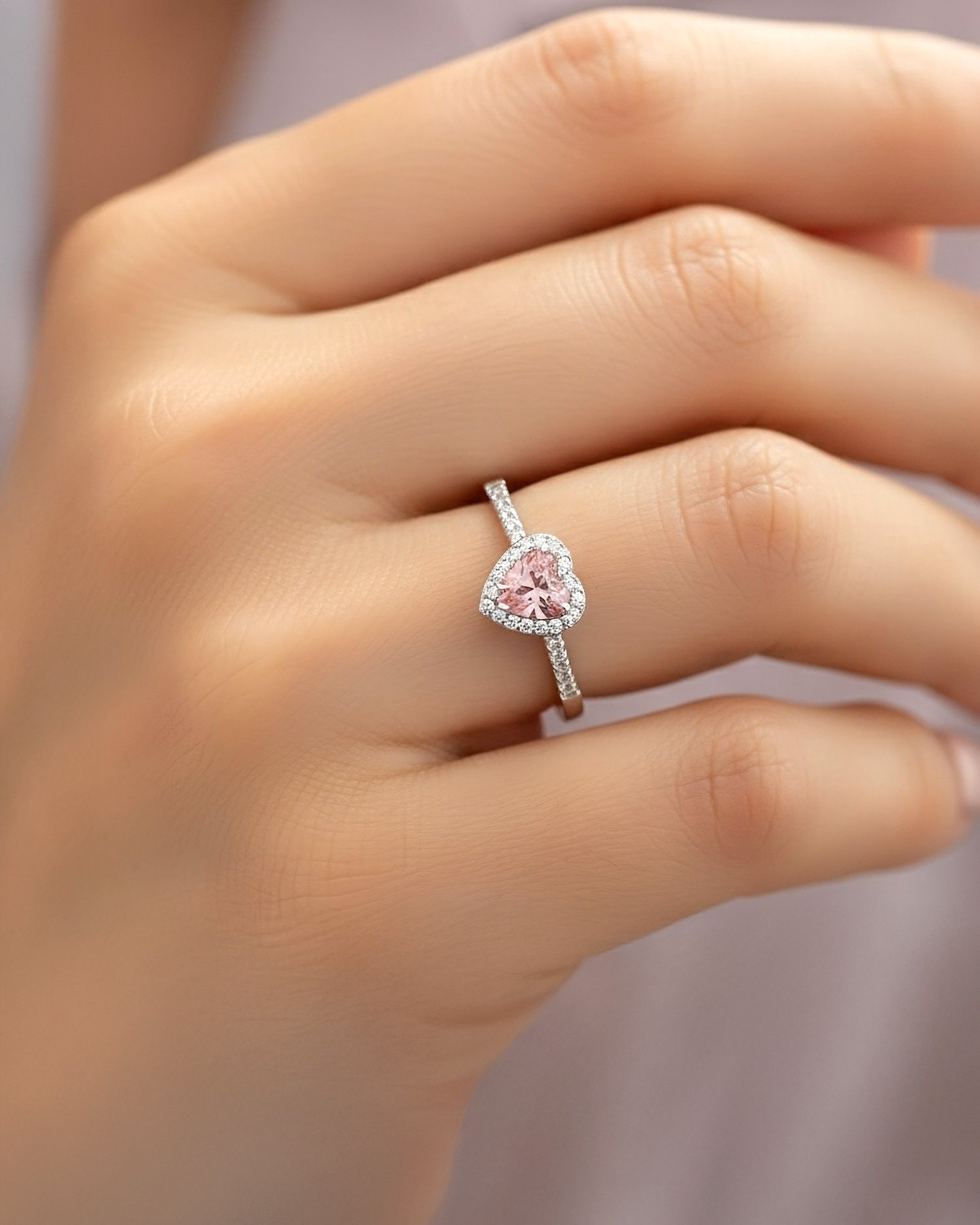 Pembe Kalp Taşlı Pırlanta Görünümlü Beyaz Gümüş Yüzük