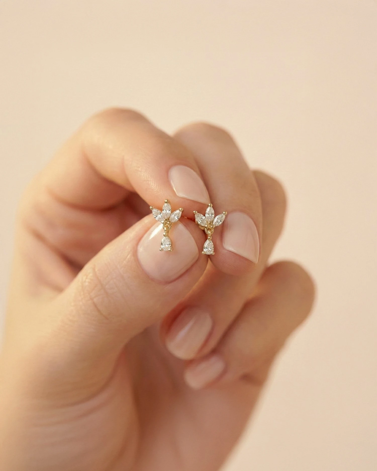 Damla Sallantılı Minik Üçlü Mekik 14 Ayar Altın Küpe