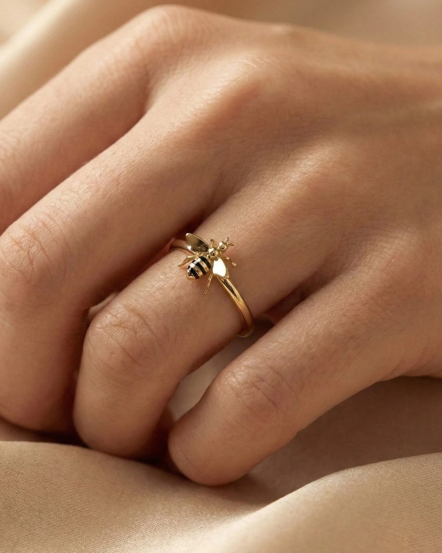 Mineli Arı 14 Ayar Altın Yüzük