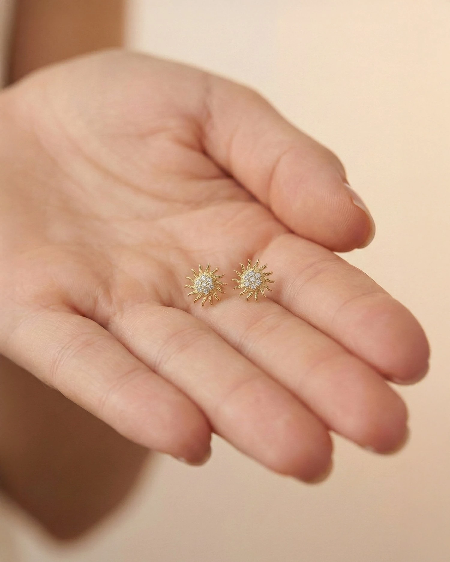 Zarif Güneş 14 Ayar Altın Küpe