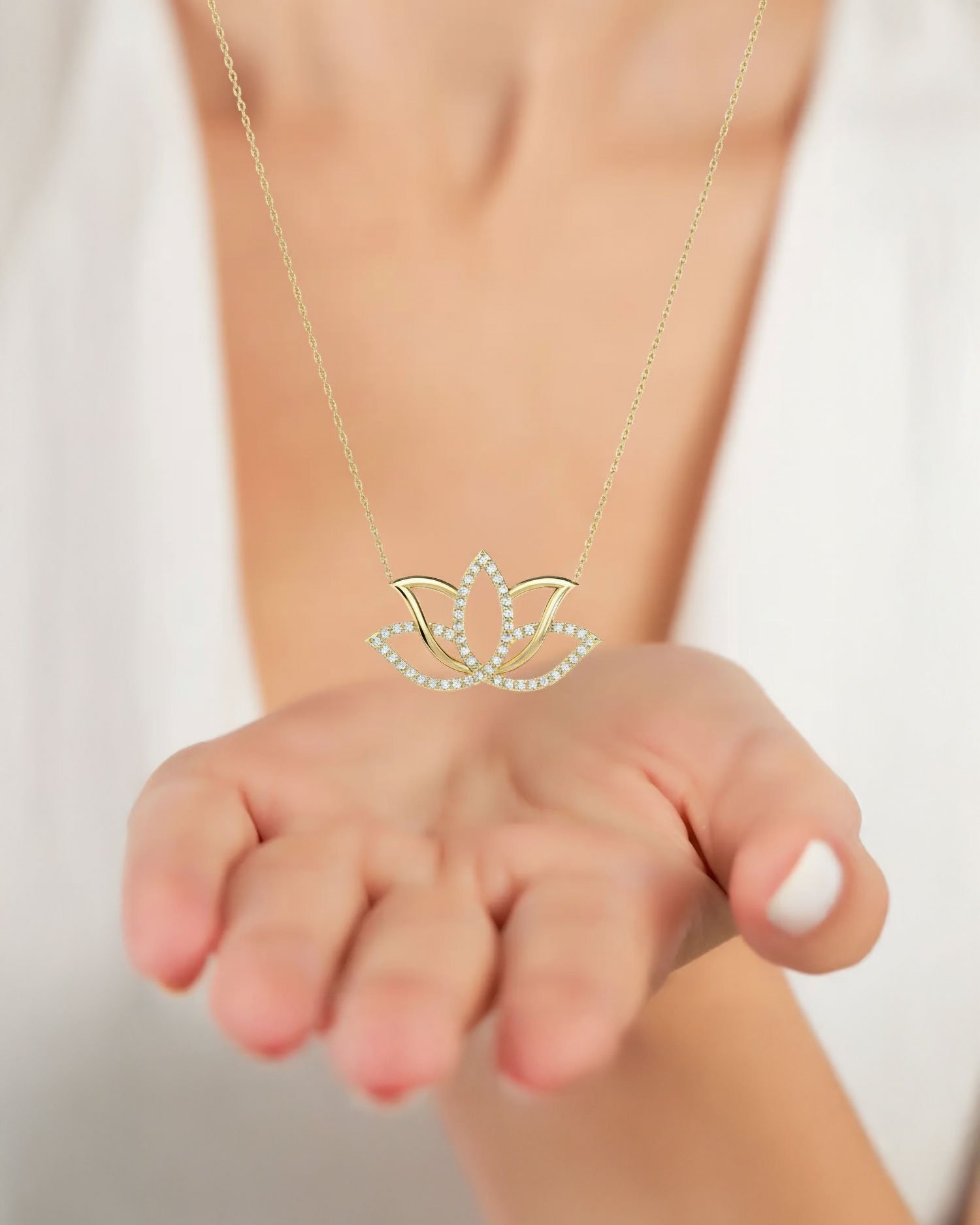 Taşlı Lotus Çiçeği 14 Ayar Altın Kolye