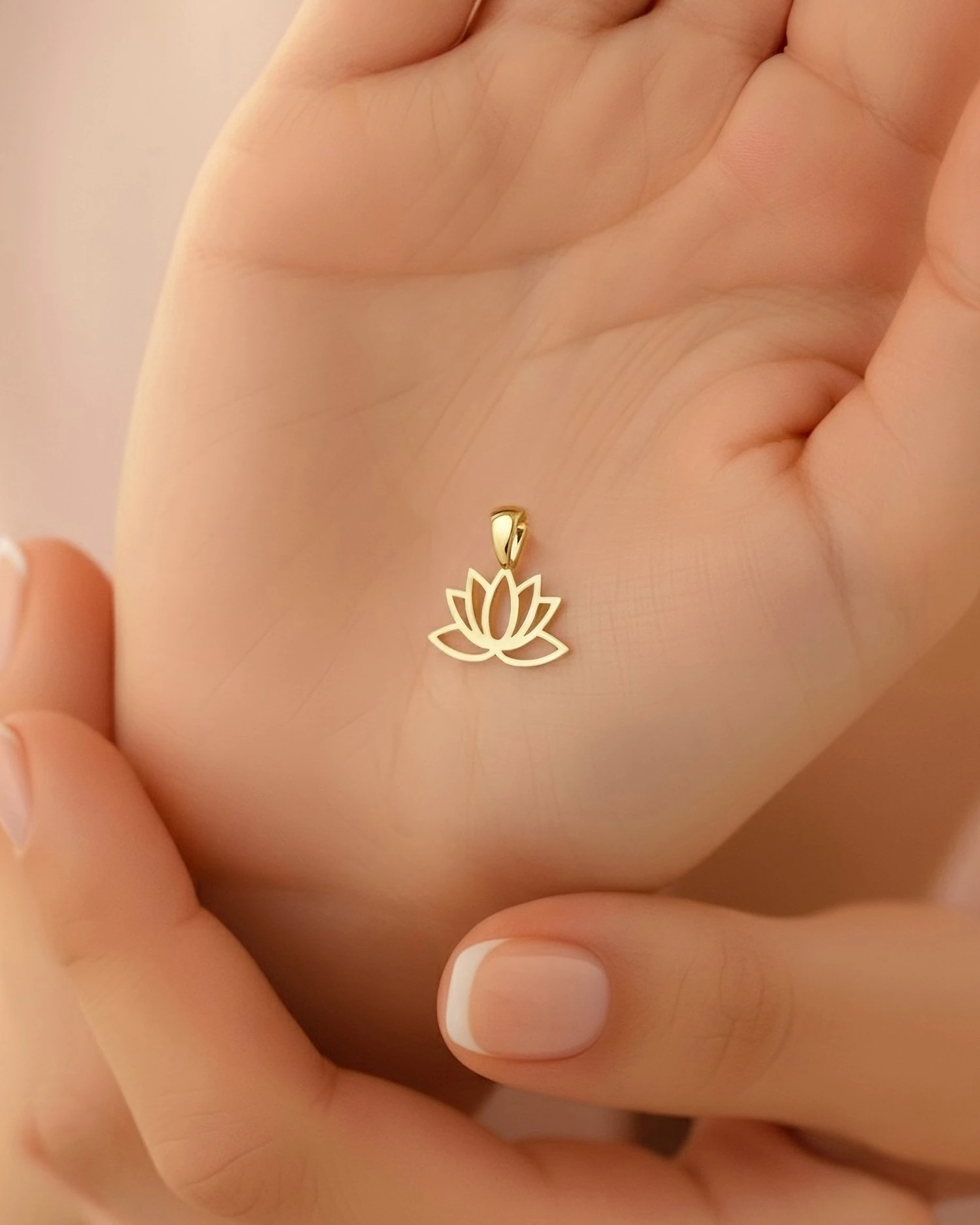 Sade Küçük Lotus Çiçeği 14 Ayar Altın Kolye Ucu