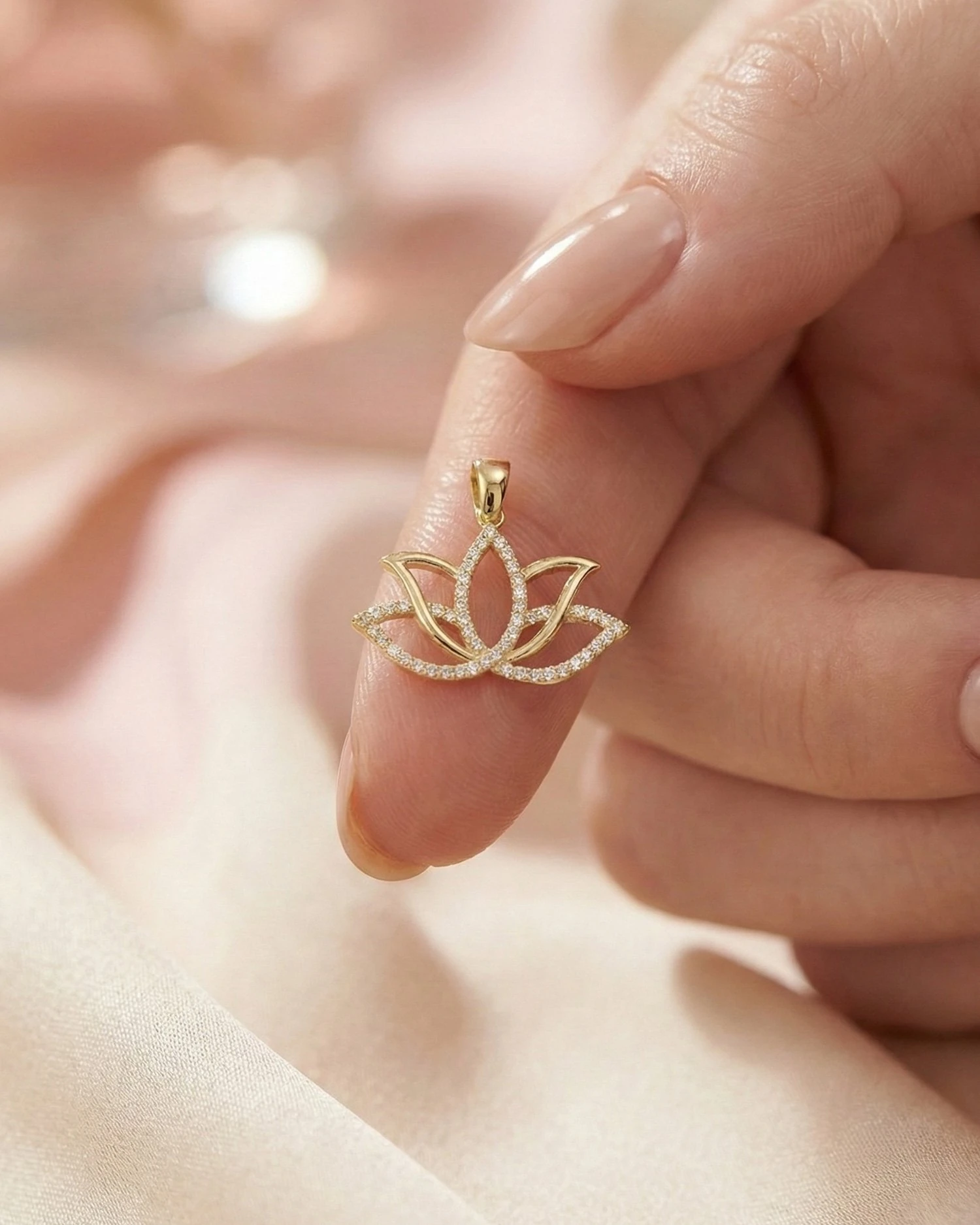 Taşlı Lotus Çiçeği 14 Ayar Altın Kolye Ucu