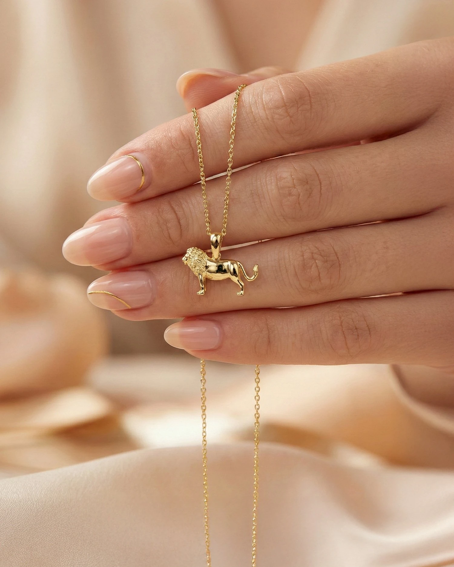 Üç Boyutlu Sade Minik Aslan 14 Ayar Altın Kolye