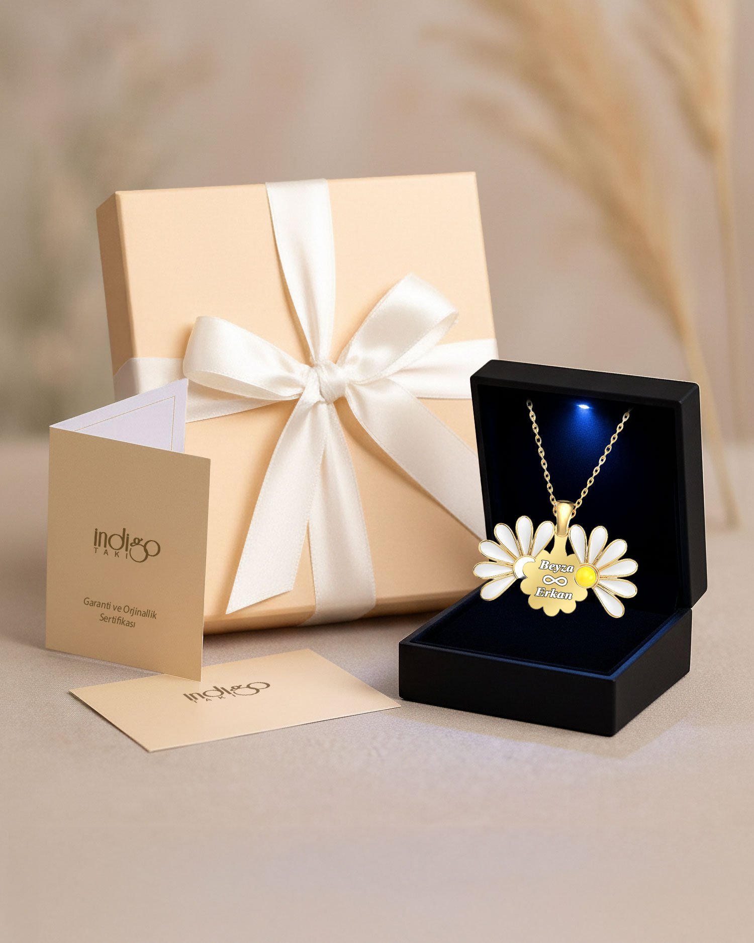 İsimli Açılan Papatya Premium Hediye Kutulu Gümüş Kolye