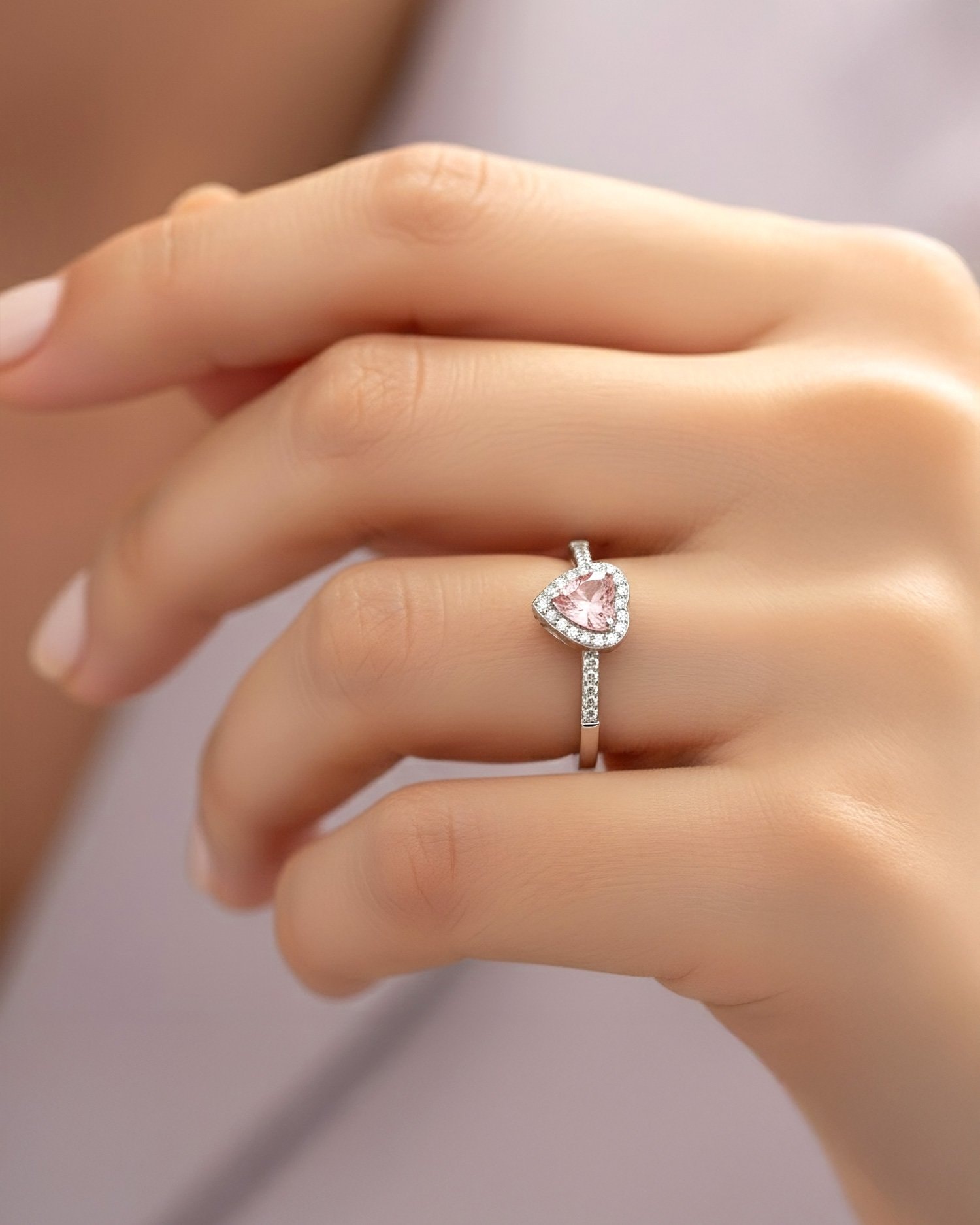 Pembe Kalp Taşlı Pırlanta Görünümlü Beyaz Gümüş Yüzük