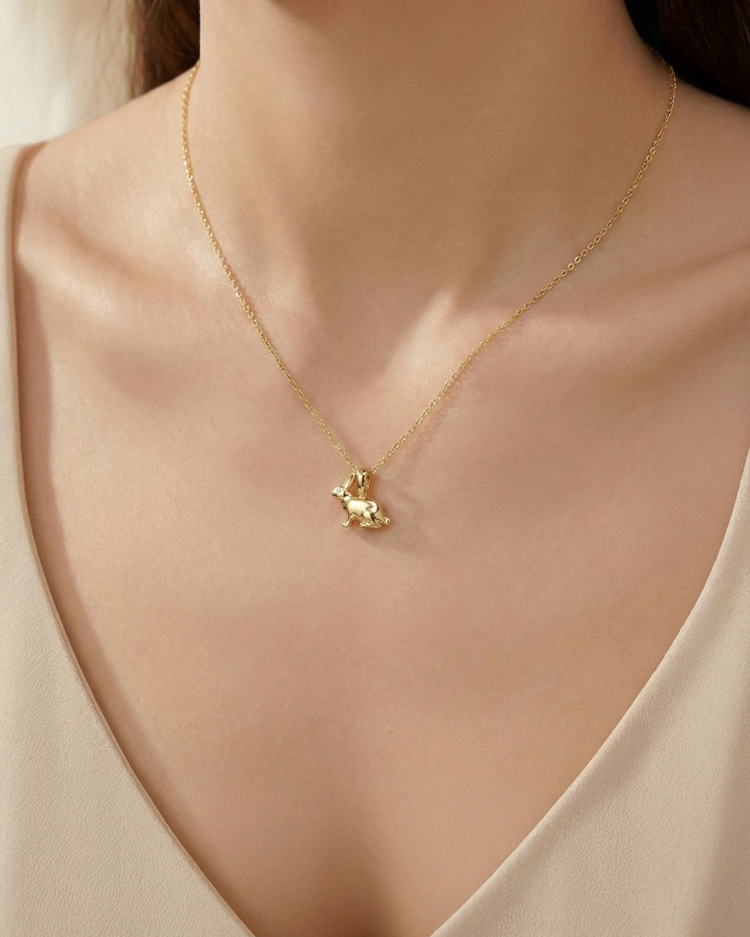 Üç Boyutlu Sade Minik Tavşan 14 Ayar Altın Kolye