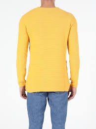 Yellow Sweater (USA)