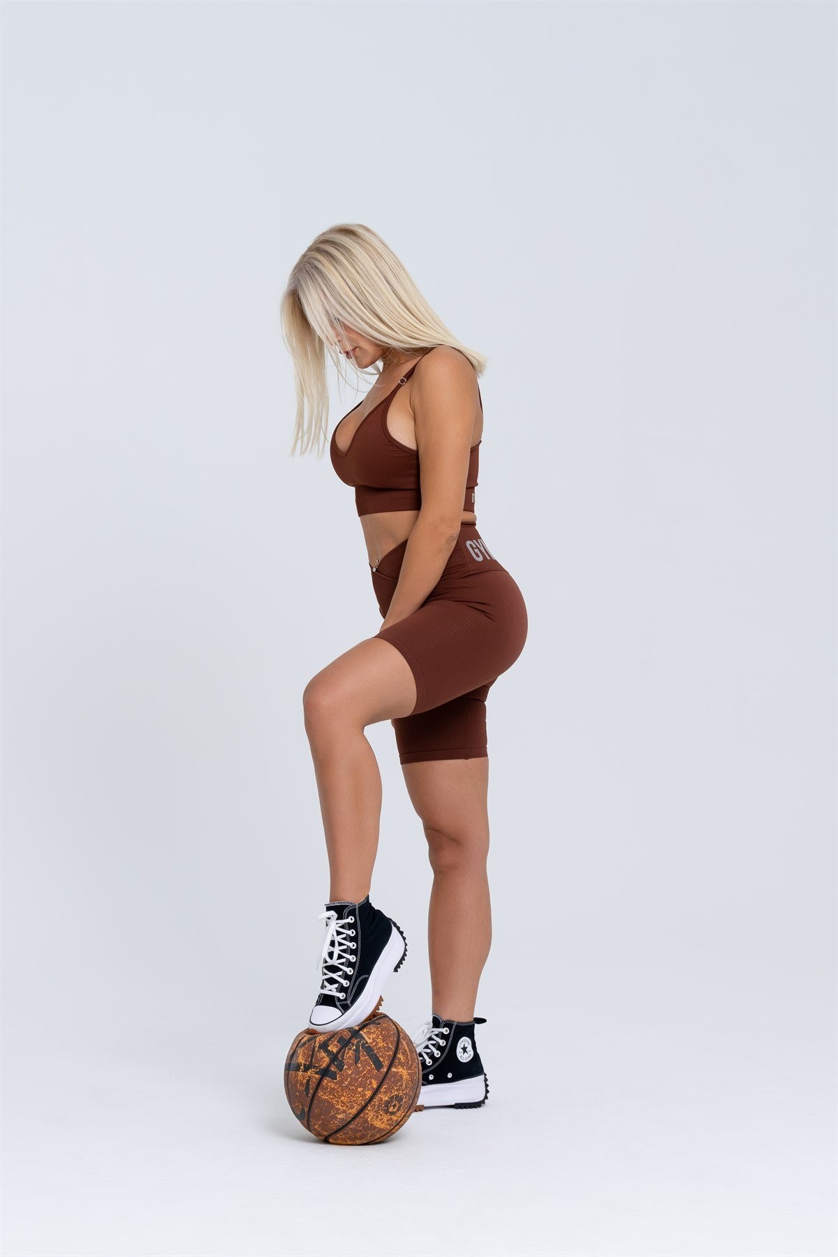 Gymwolves Kadın Spor Şort | Kahverengi | Dikişsiz Spor Şort | Fitilli | Anvelop Model |