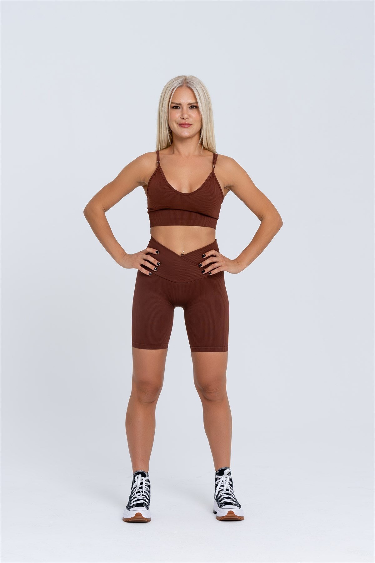 Gymwolves Kadın Spor Şort | Kahverengi | Dikişsiz Spor Şort | Fitilli | Anvelop Model |