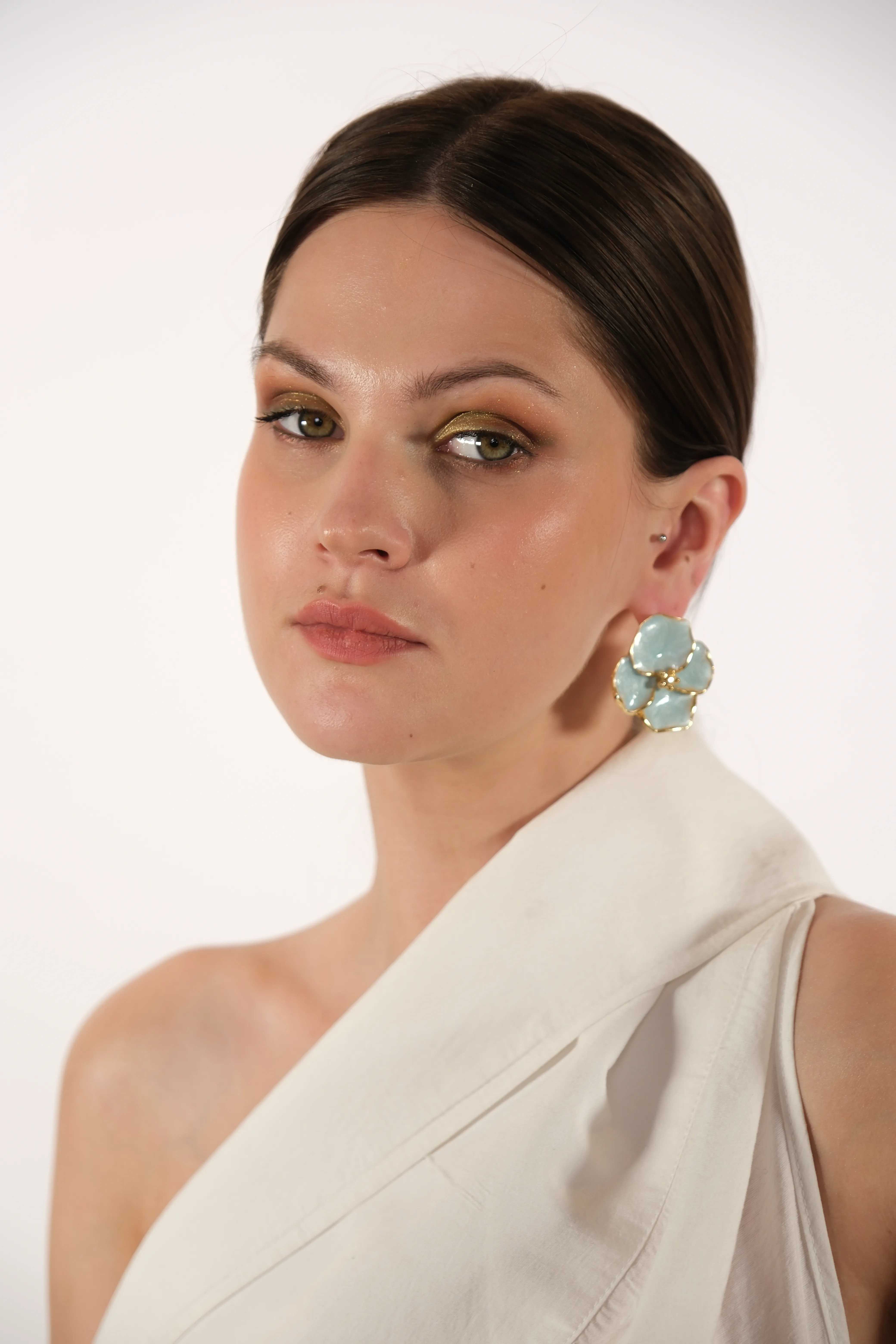 Altın kaplama açık mavi çiçek küpe