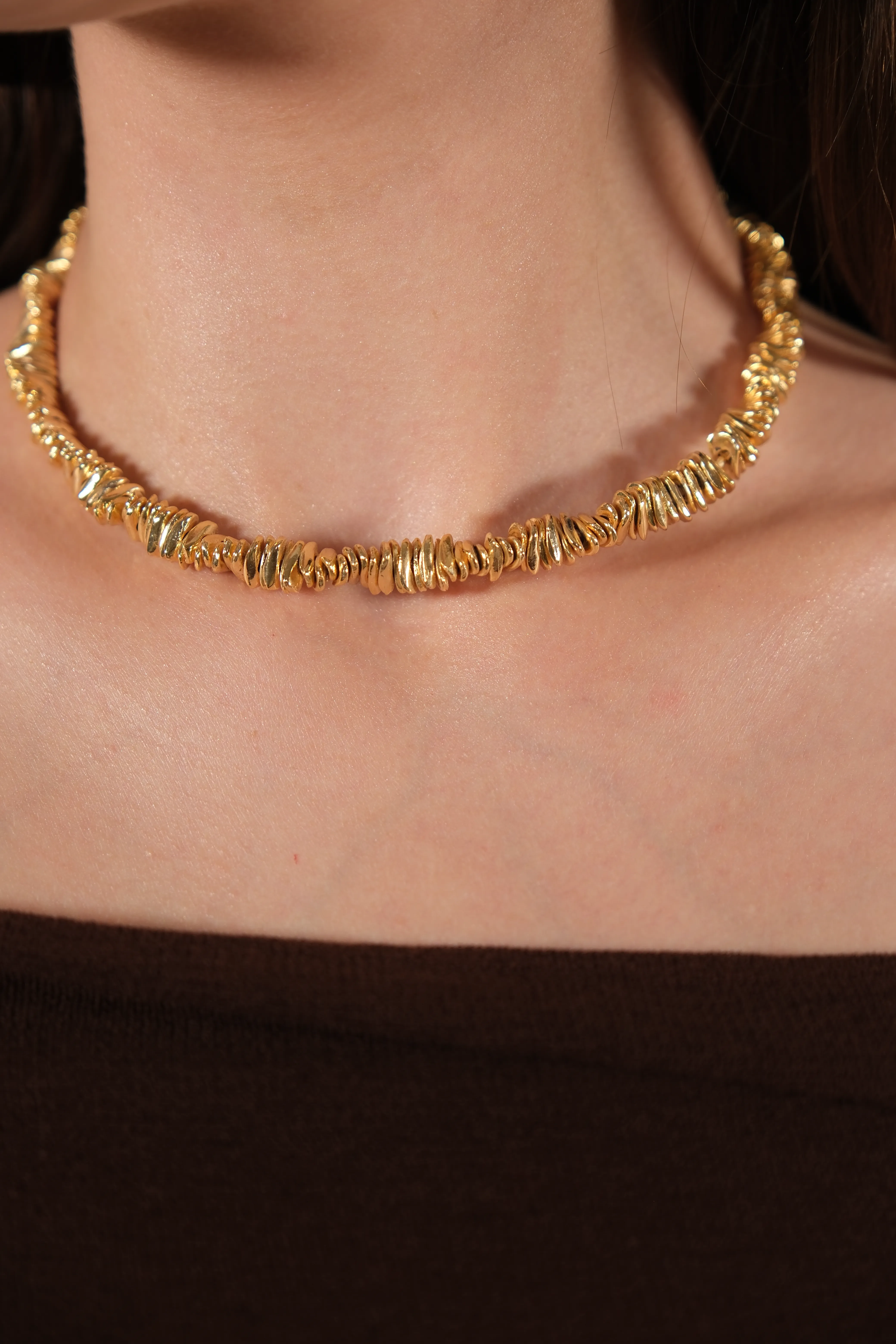 Altın kaplama modern tasarım kolye