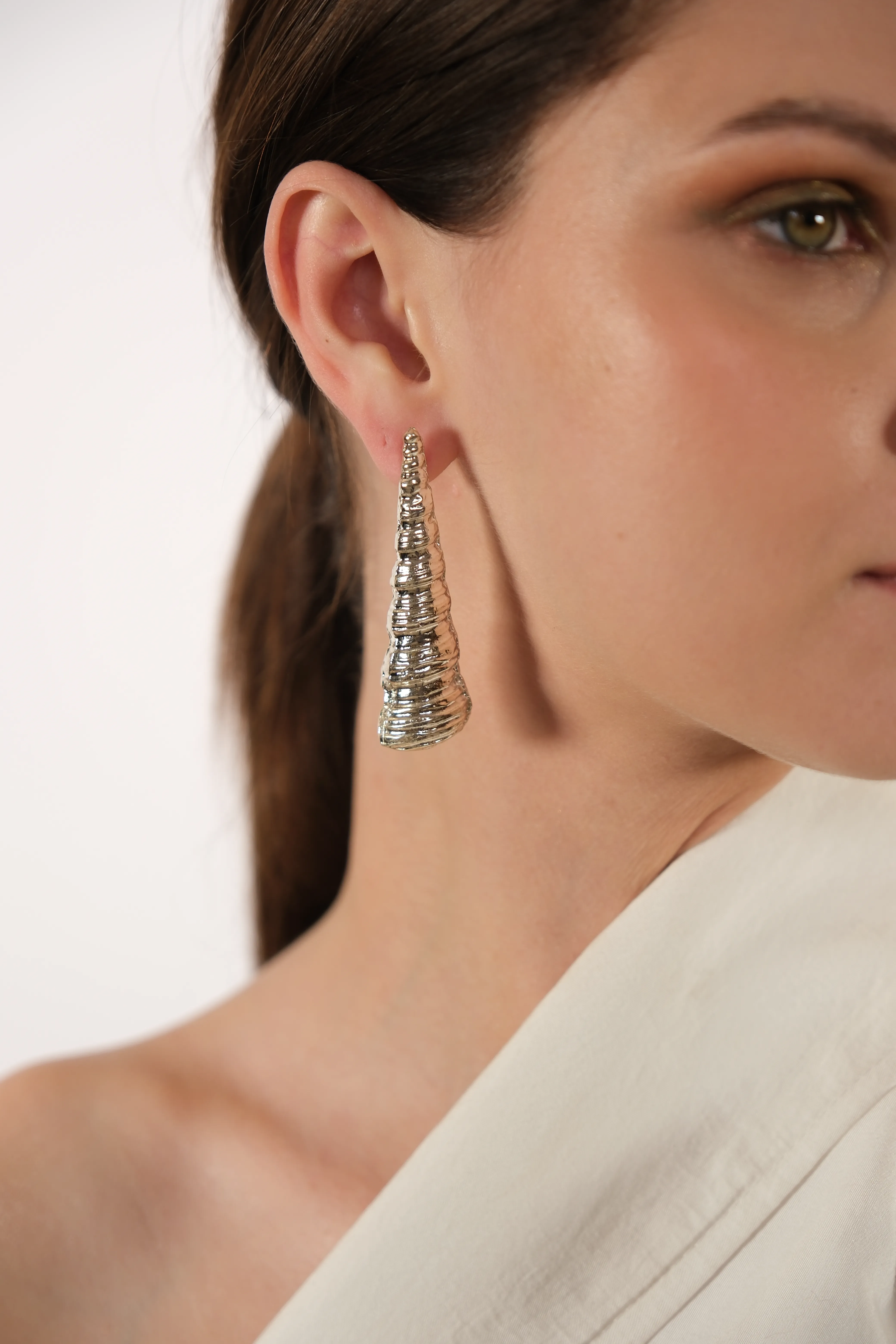 Altın kaplama gümüş renk deniz kabuğu küpe