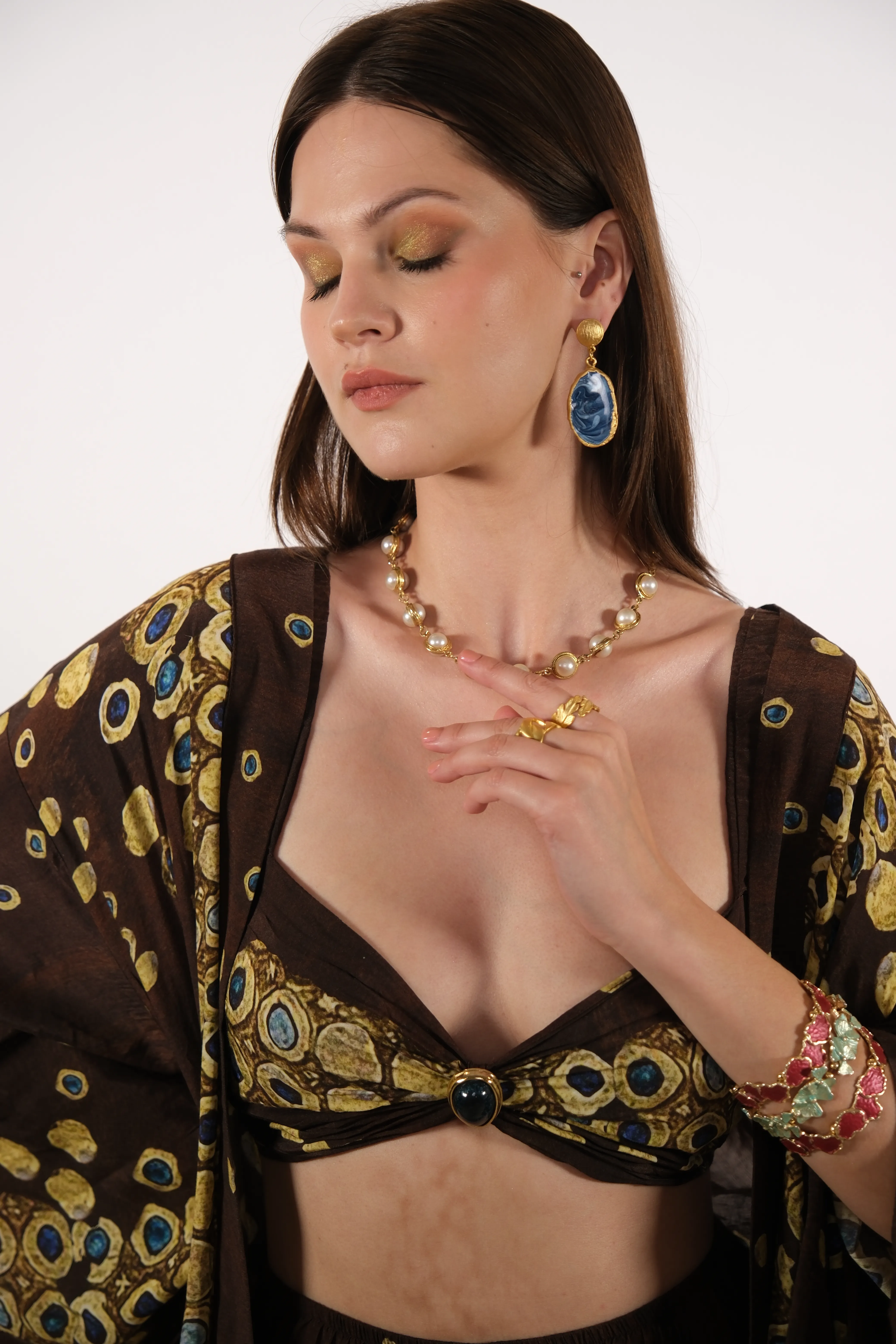 Altın kaplama inci detay kolye