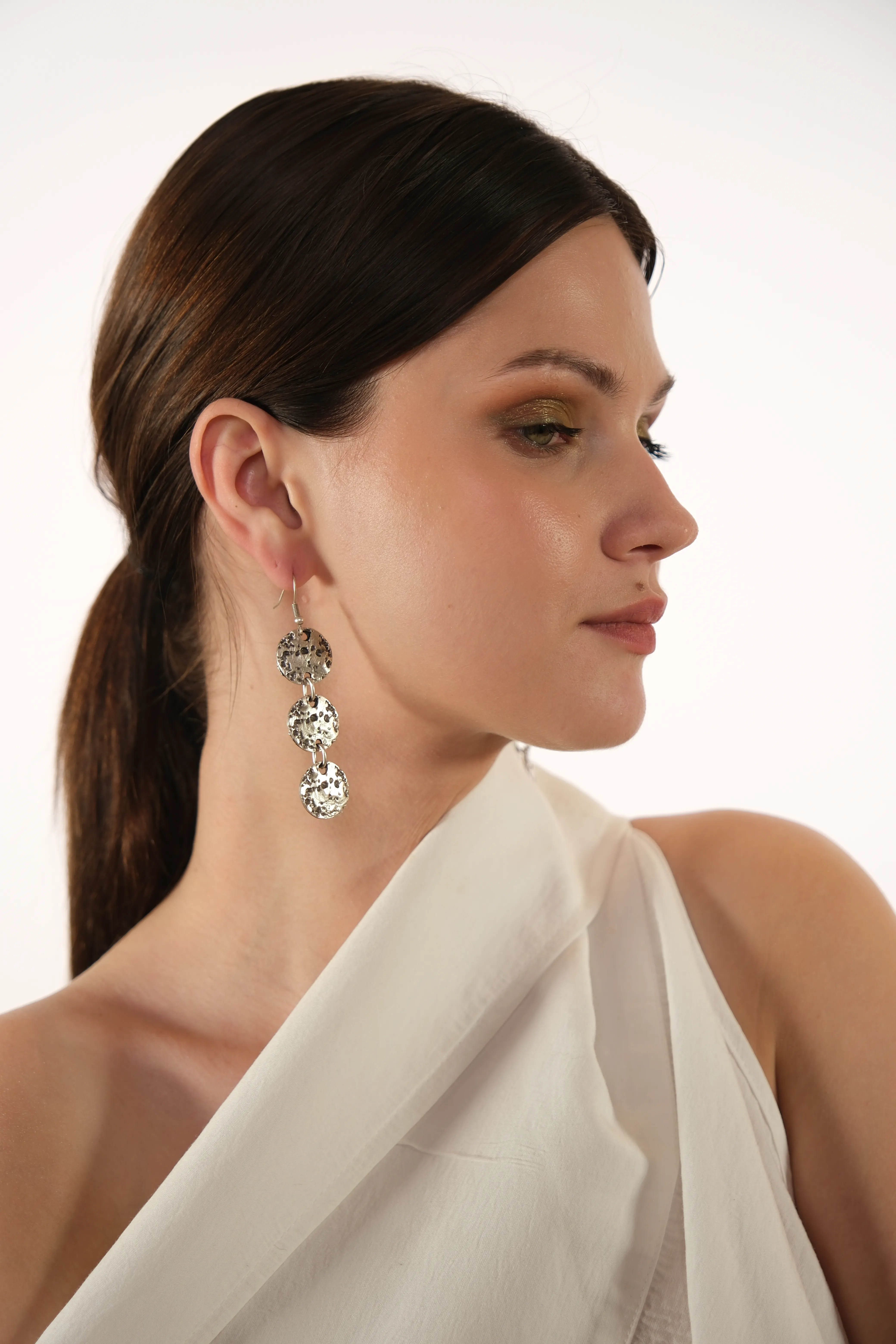 Gümüş kaplama sallantılı eskitme küpe