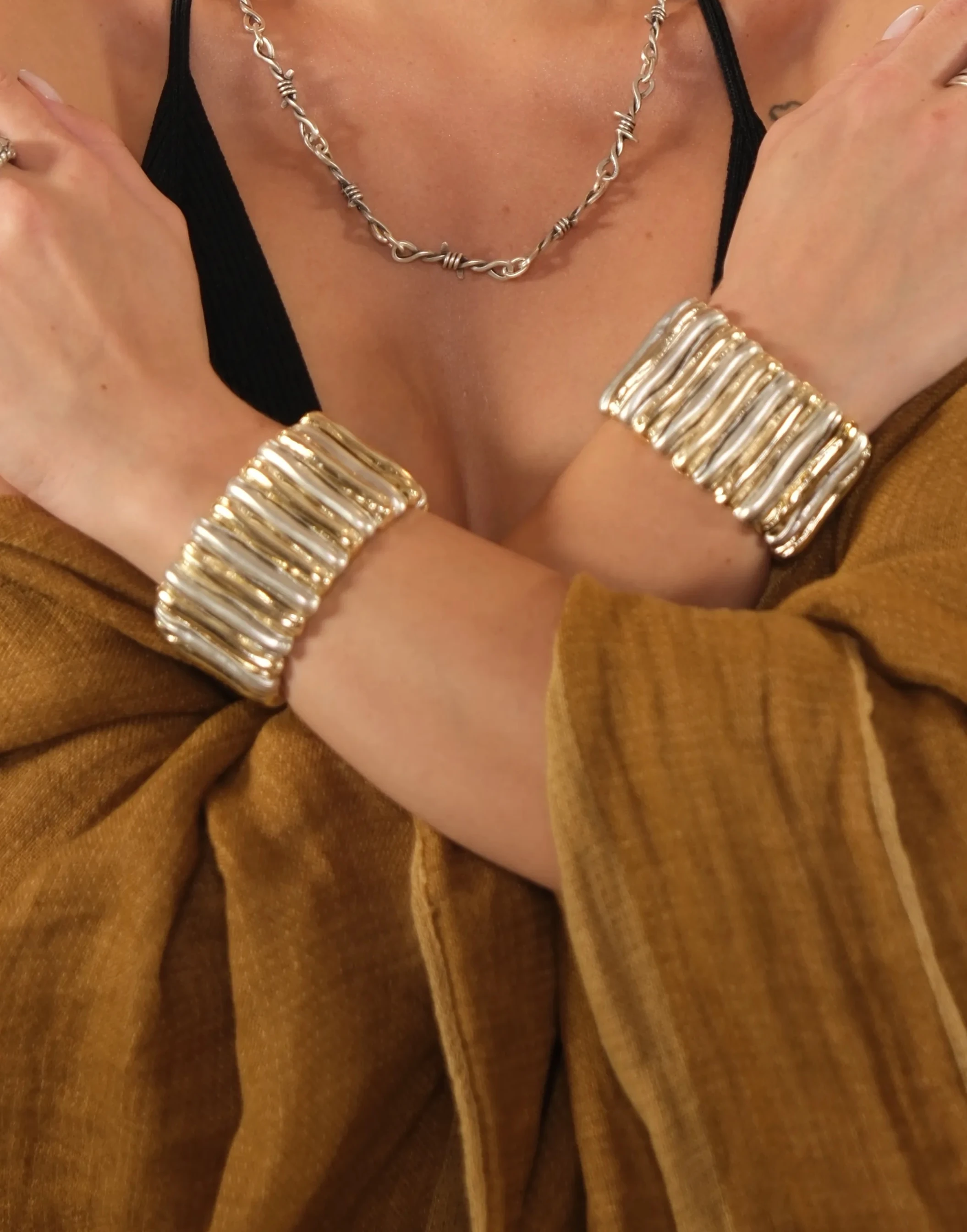 Altın kaplama tasarım bileklik