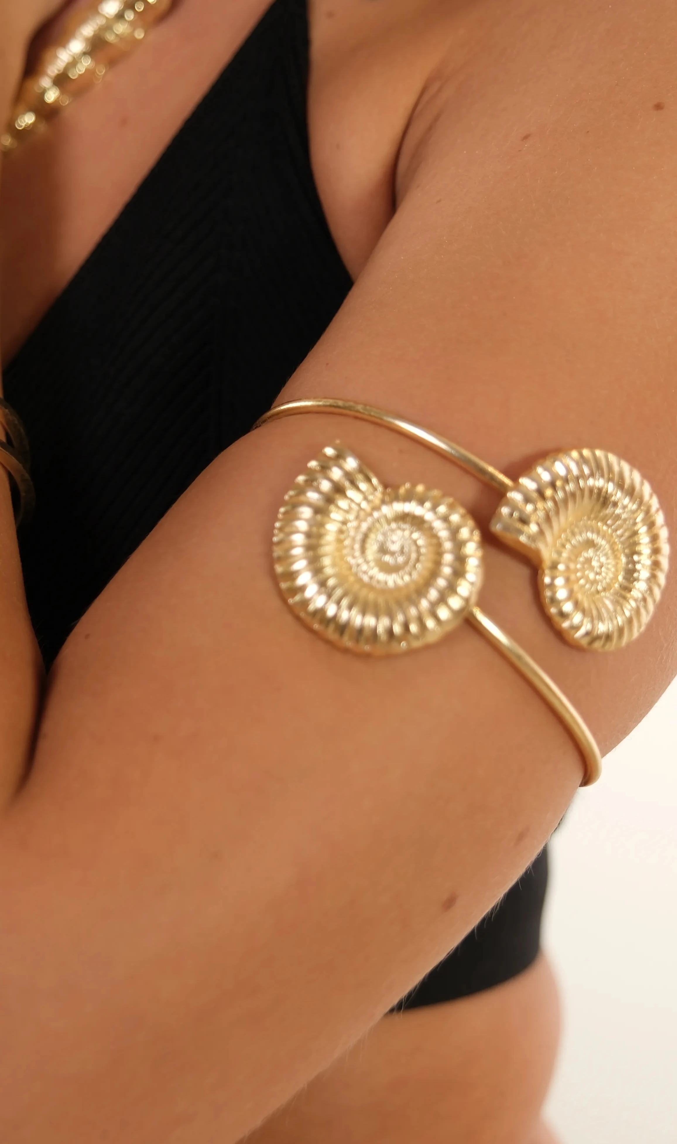 Altın kaplama deniz kabuğu pazu bilekliği