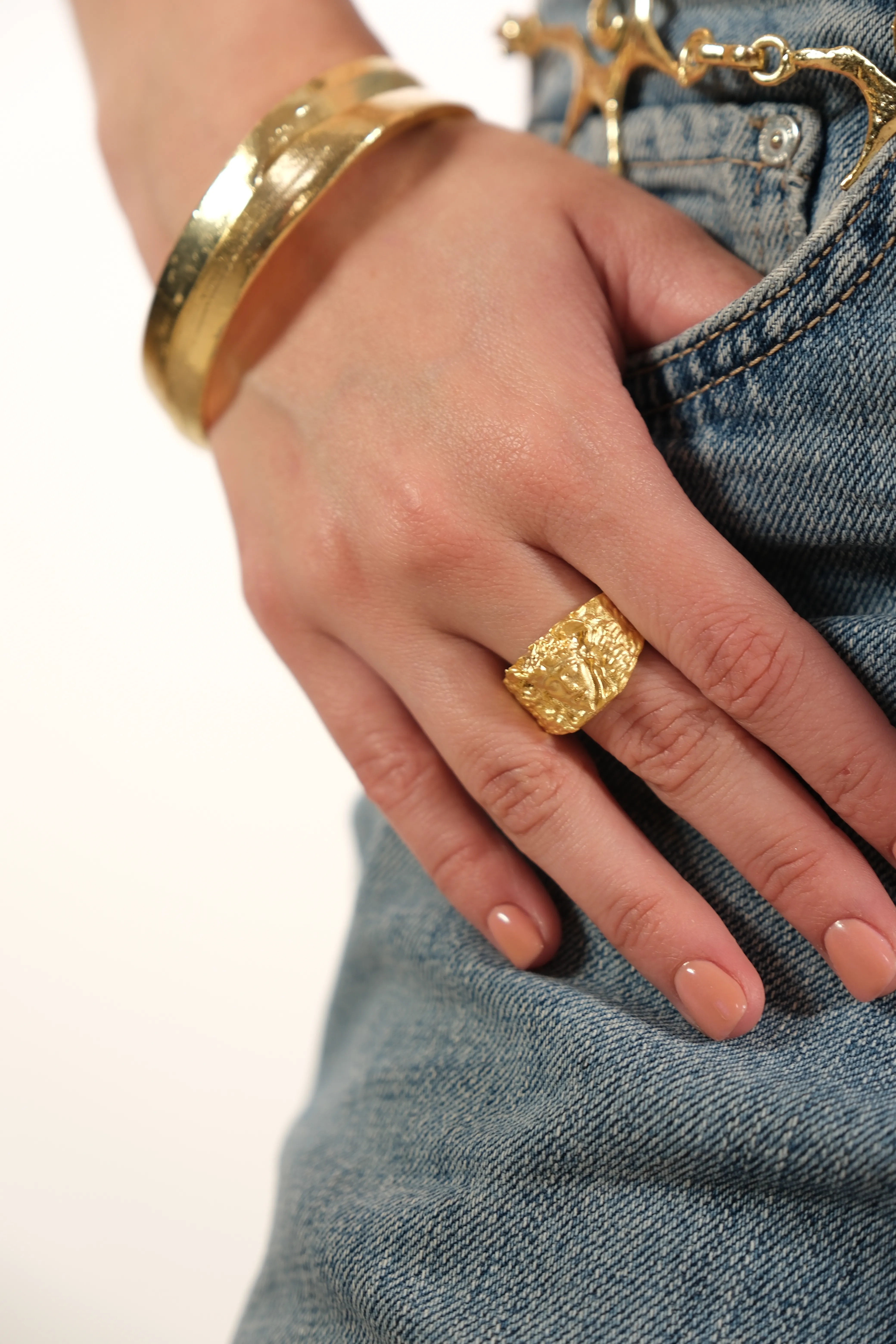 Altın kaplama silüet detay tasarım kalın yüzük