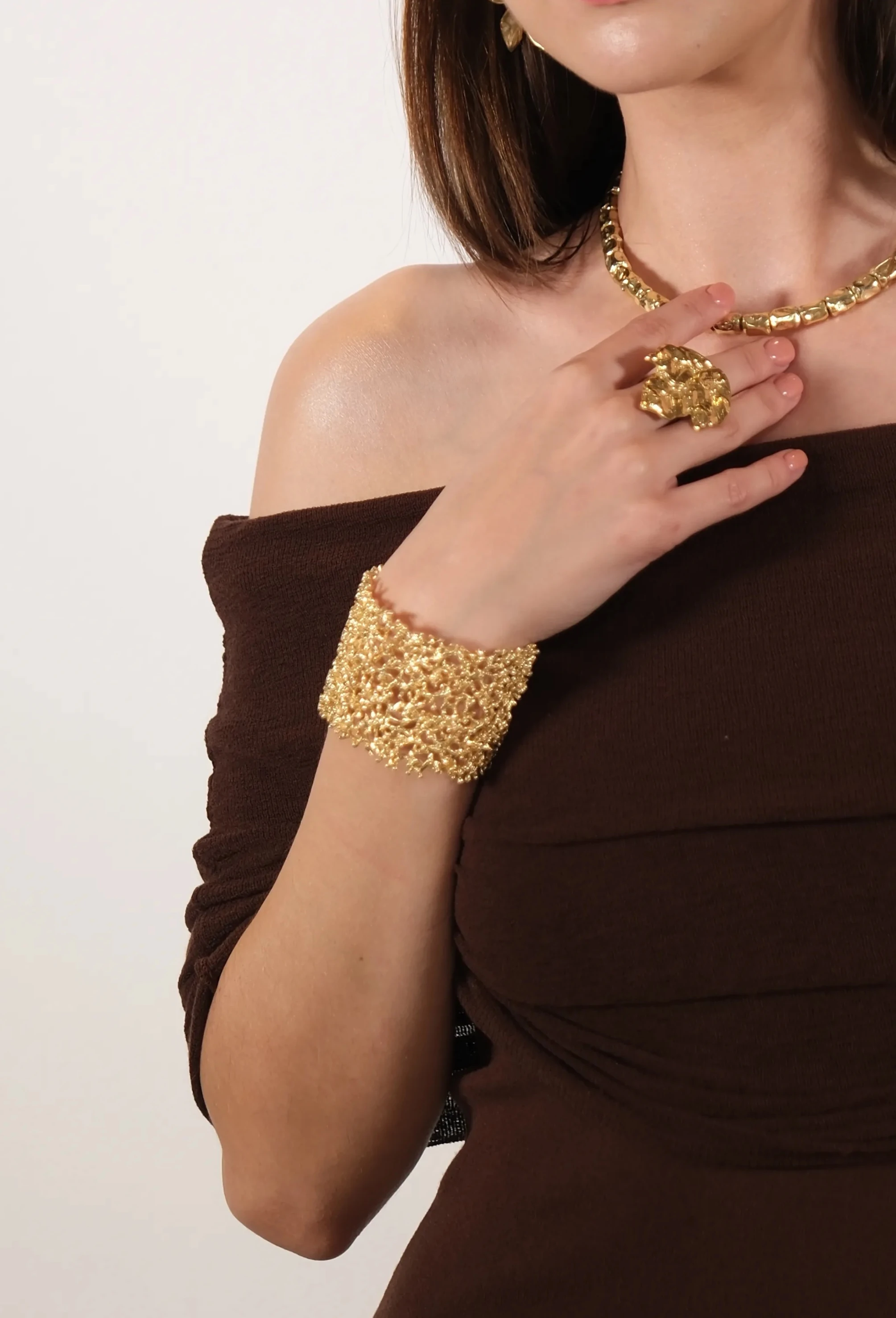 Altın kaplama modern tasarım kelepçe