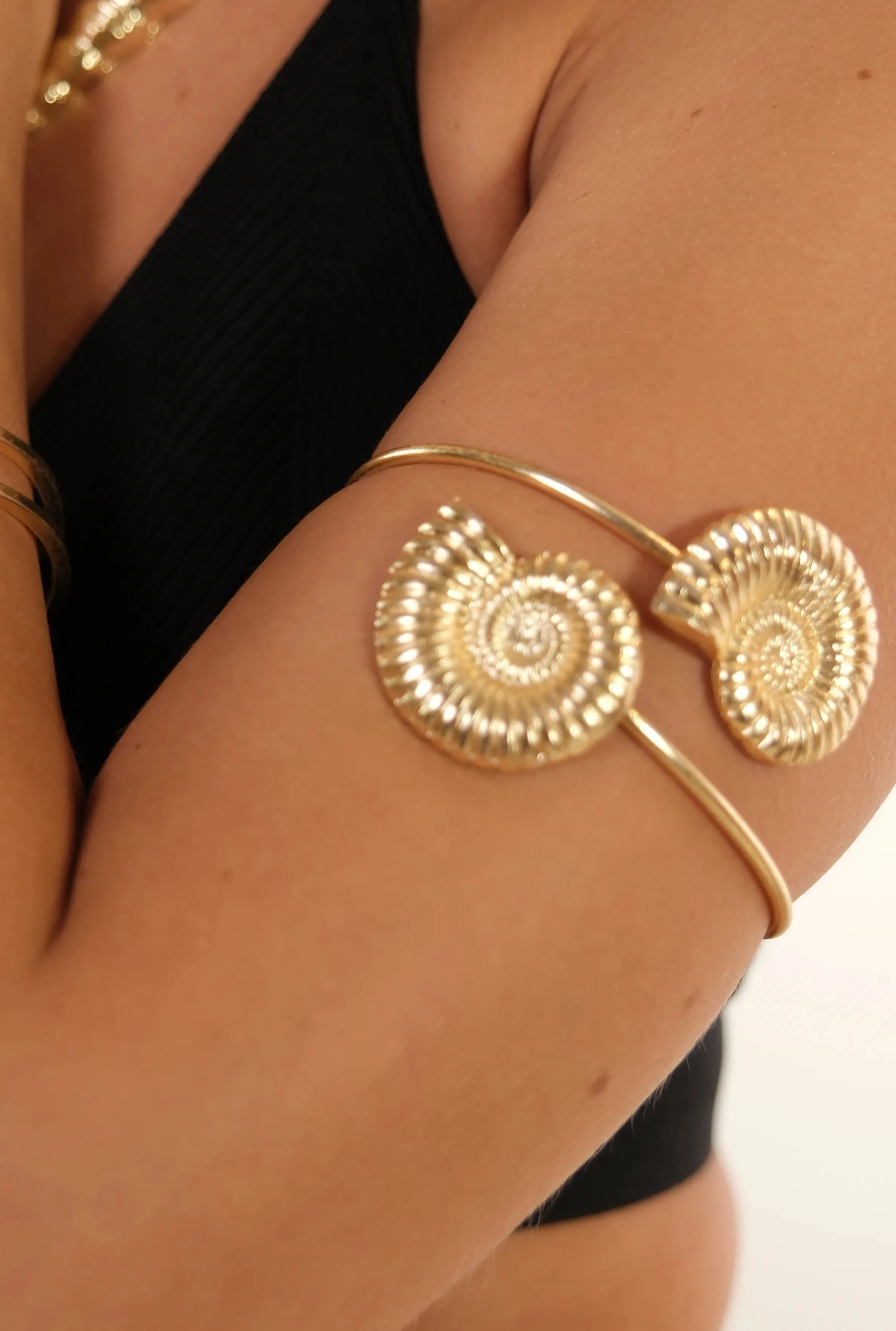 Altın kaplama deniz kabuğu pazu bilekliği