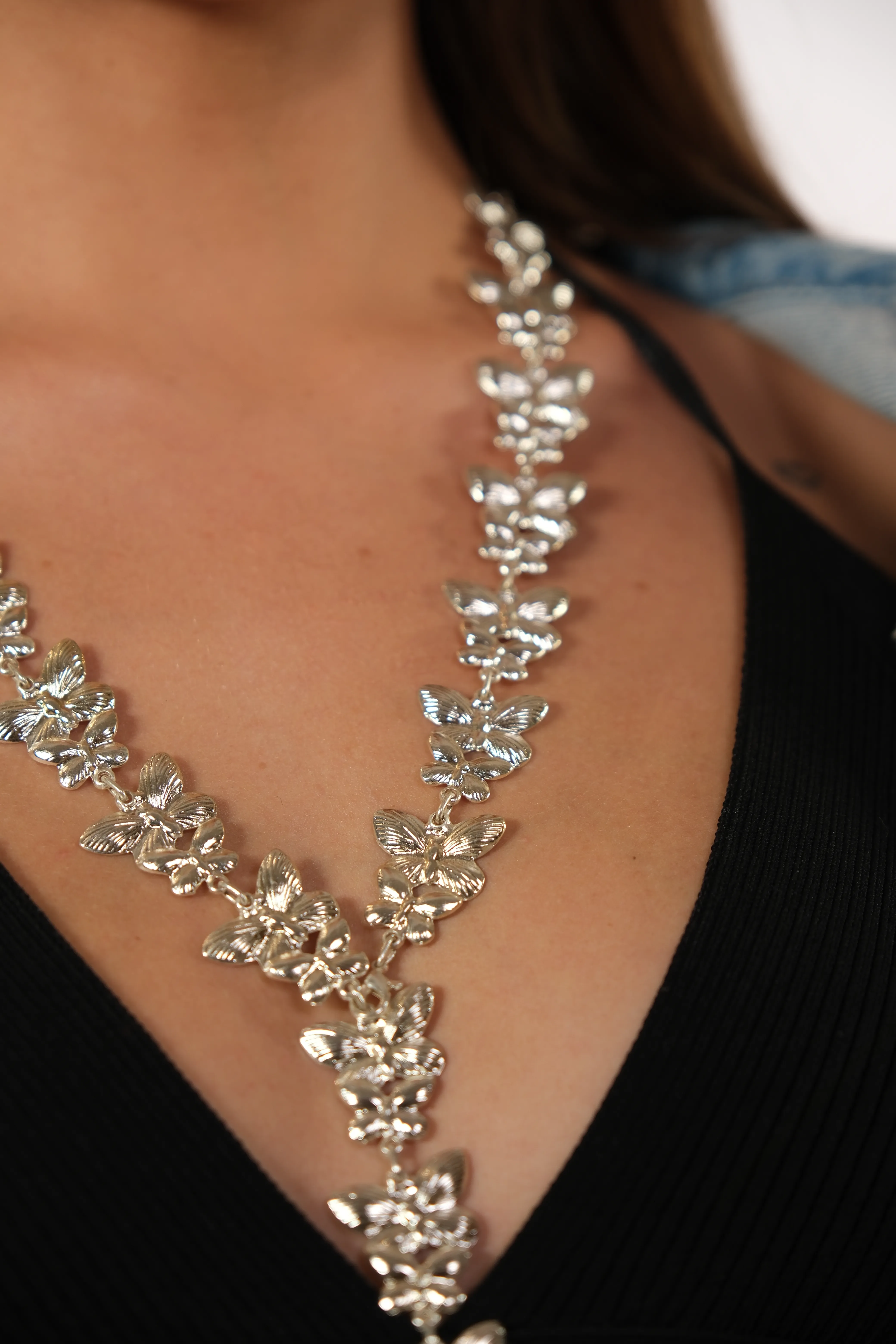 Altın kaplama gümüş renk kelebek kolye