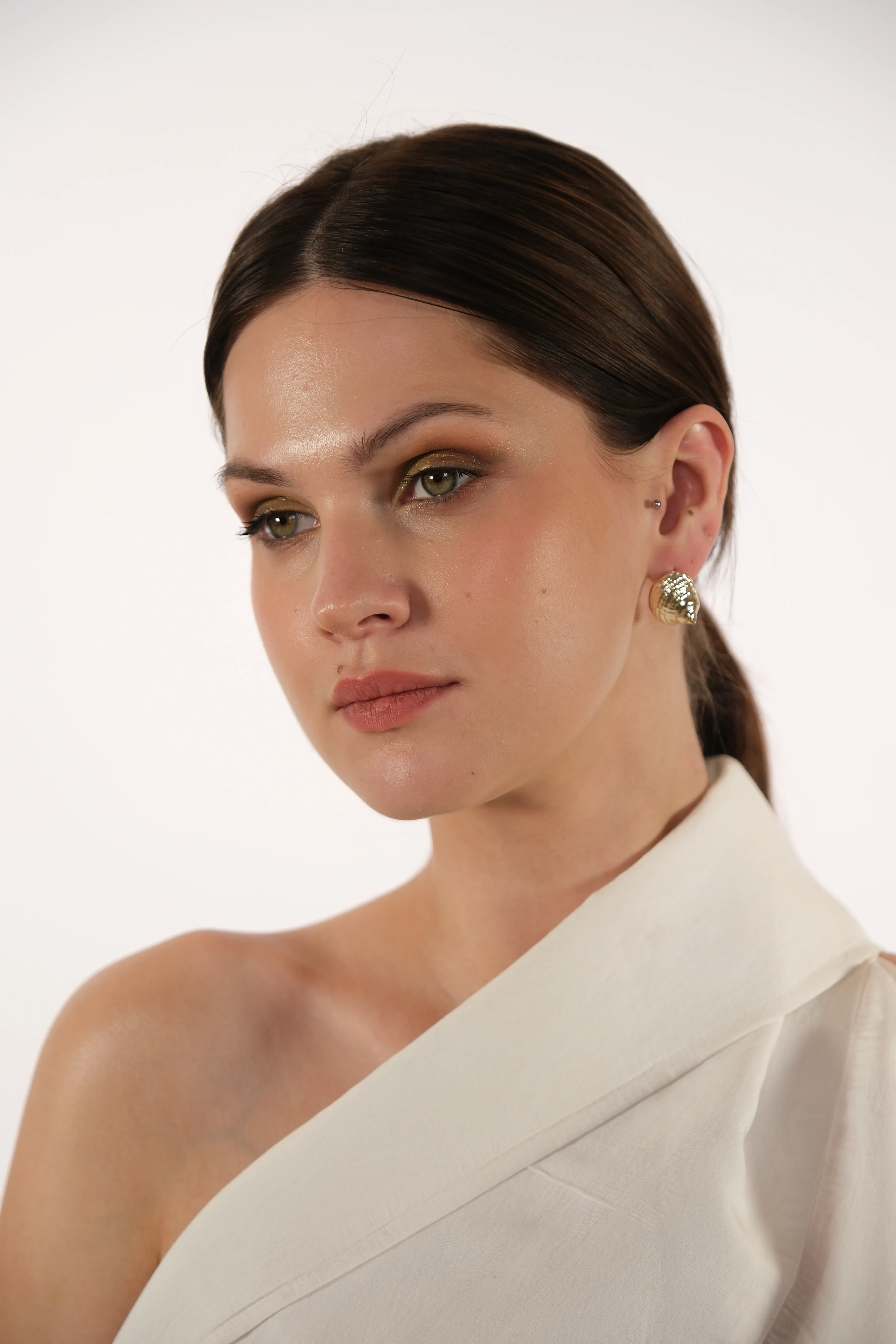 Altın kaplama deniz kabuğu detay tasarım küpe