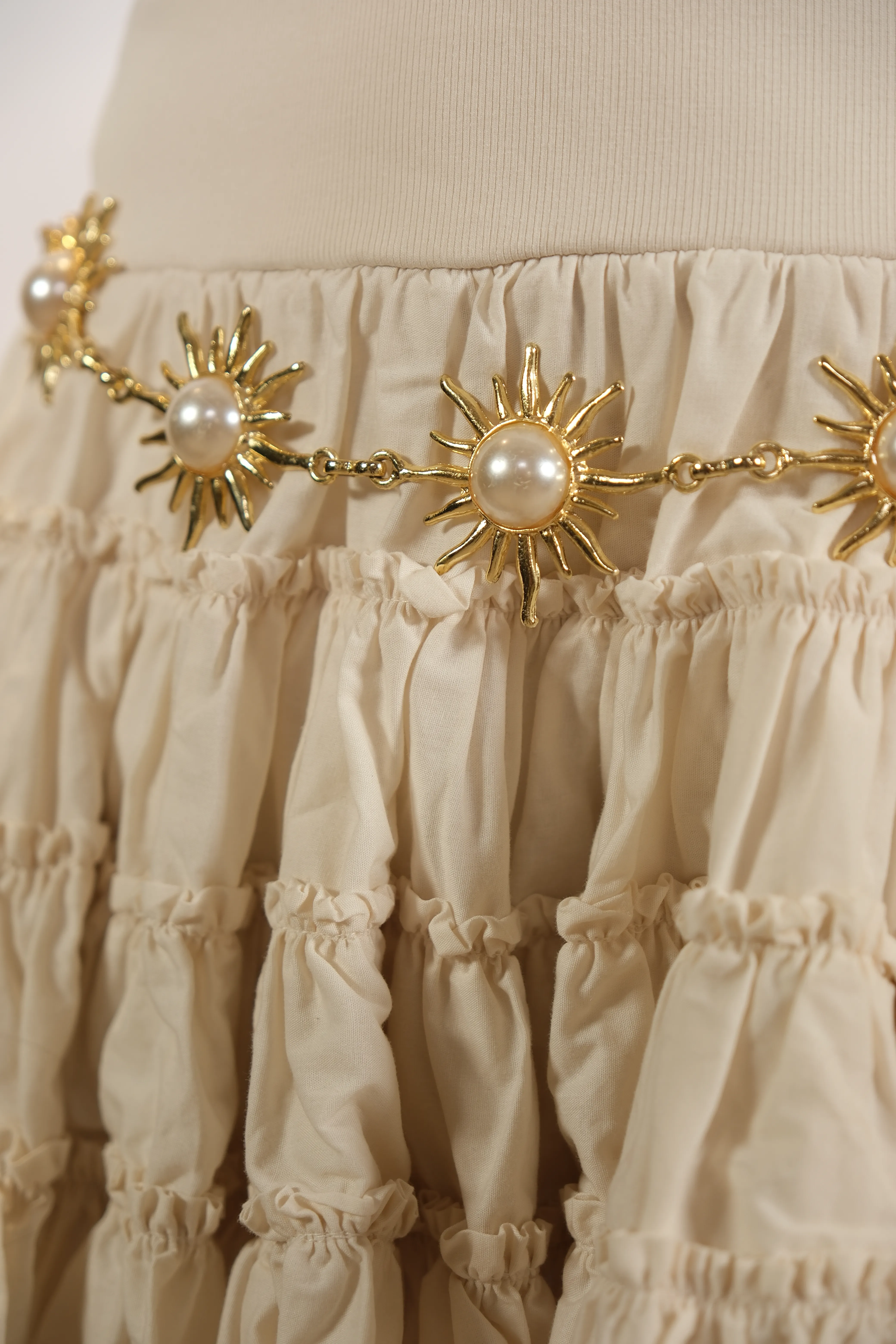 Altın kaplama inci detay kemer