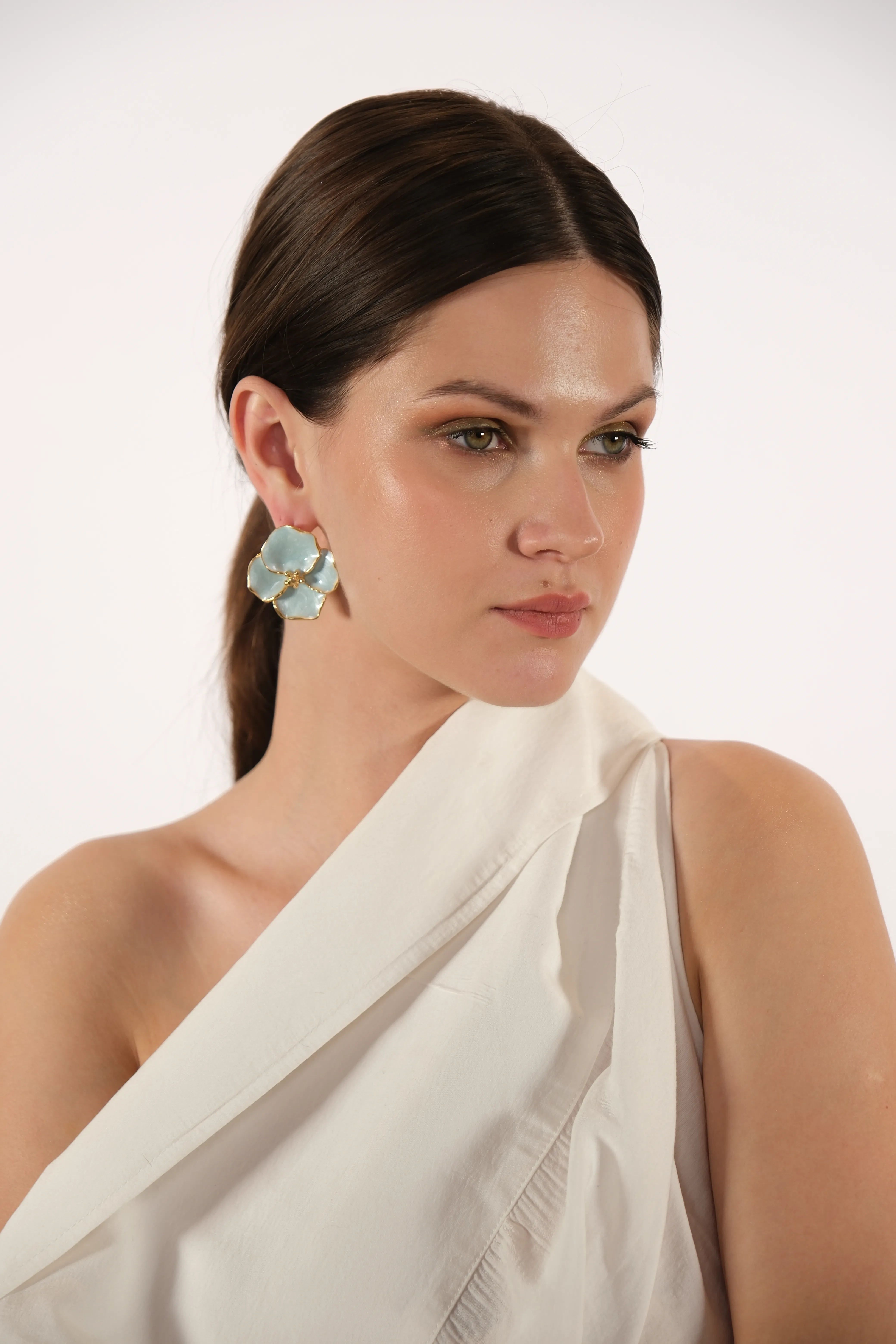 Altın kaplama açık mavi çiçek küpe