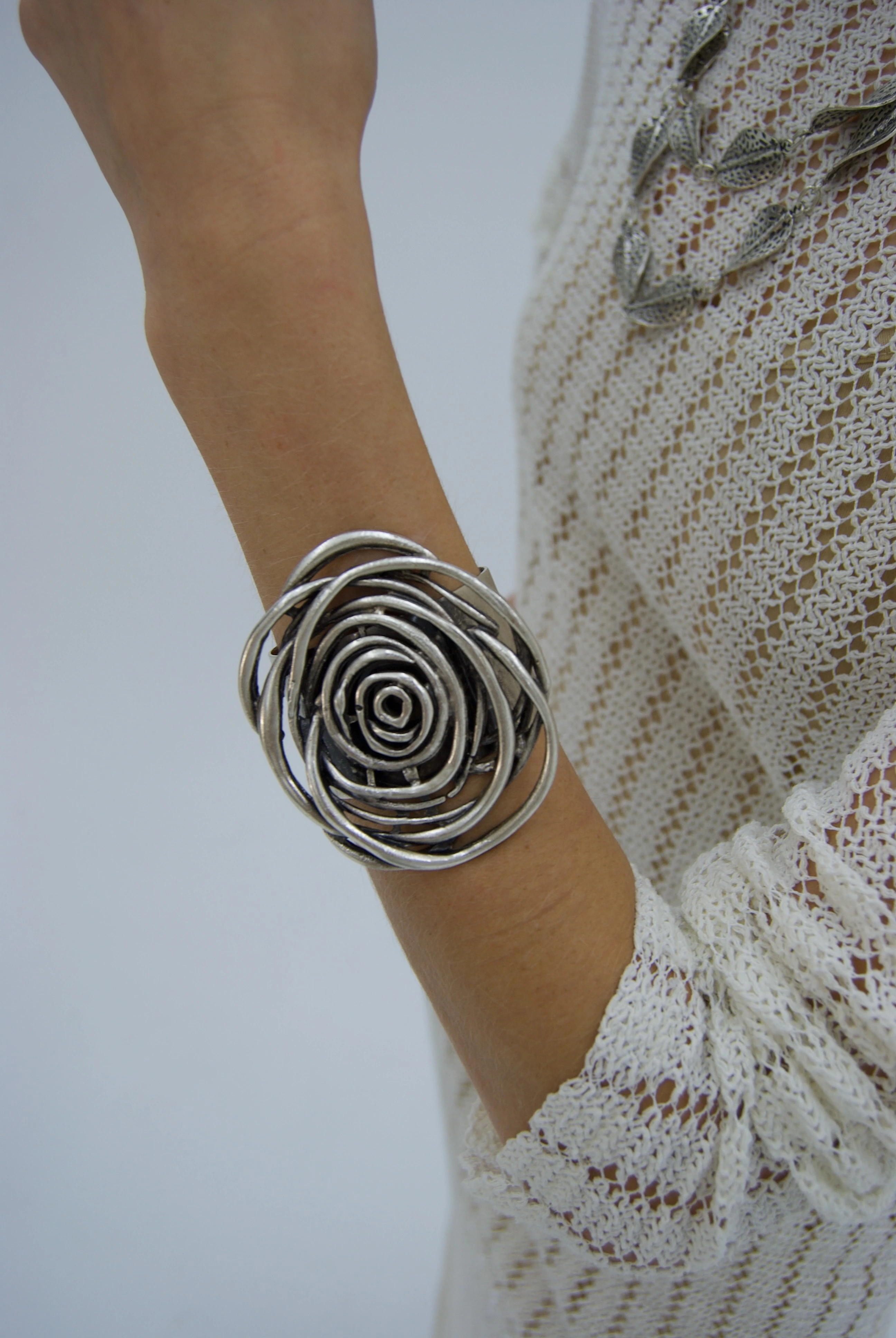 Gümüş kaplama gül detay tasarım bileklik